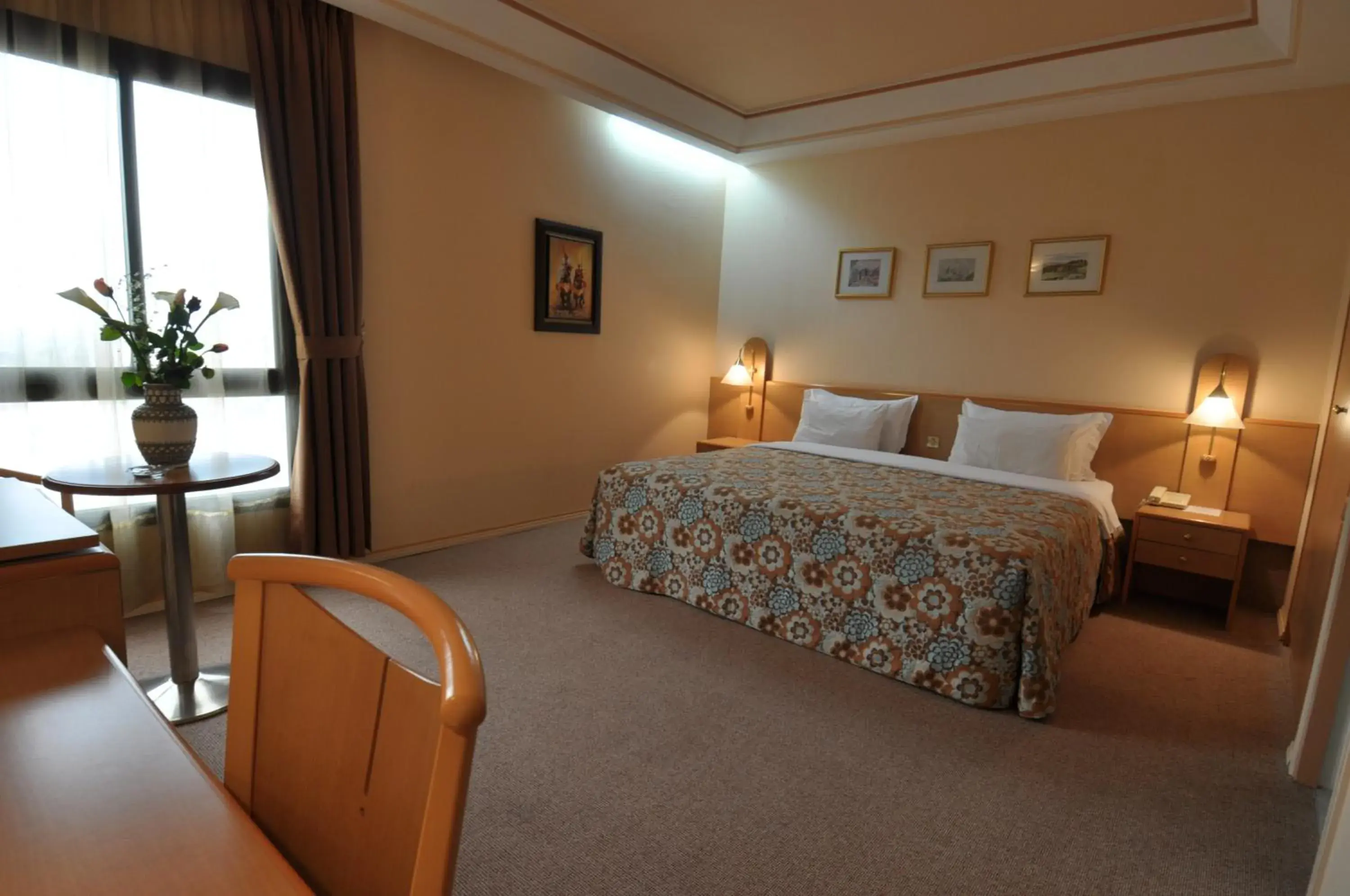 Photo of the whole room, Bed in Hôtel Wassim