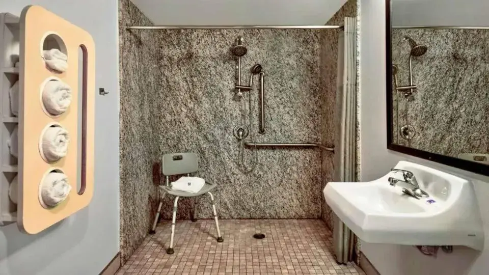 Bathroom in Studio 6 Victorville - Apple Valley