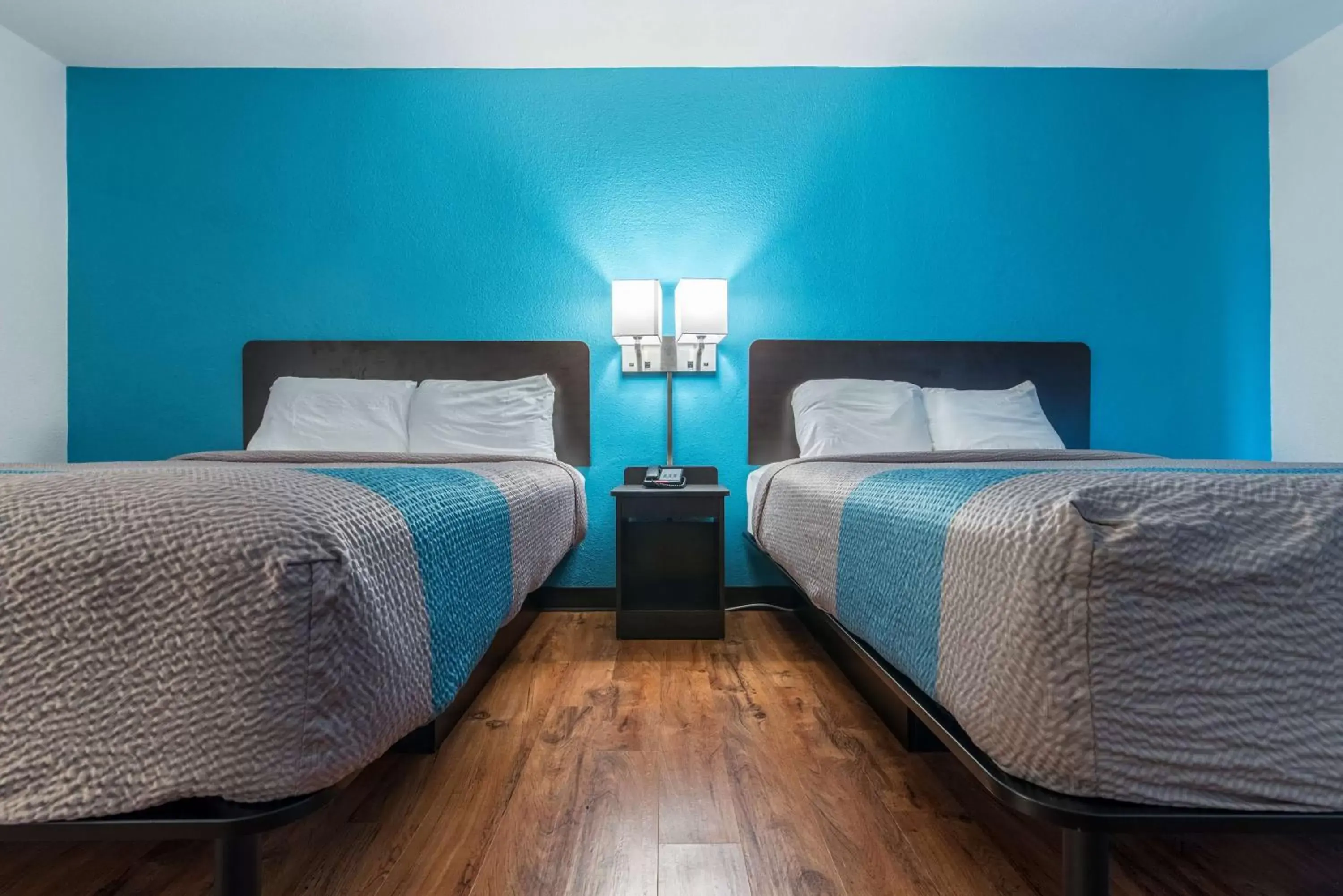 Photo of the whole room, Bed in Motel 6-Hamilton, AL