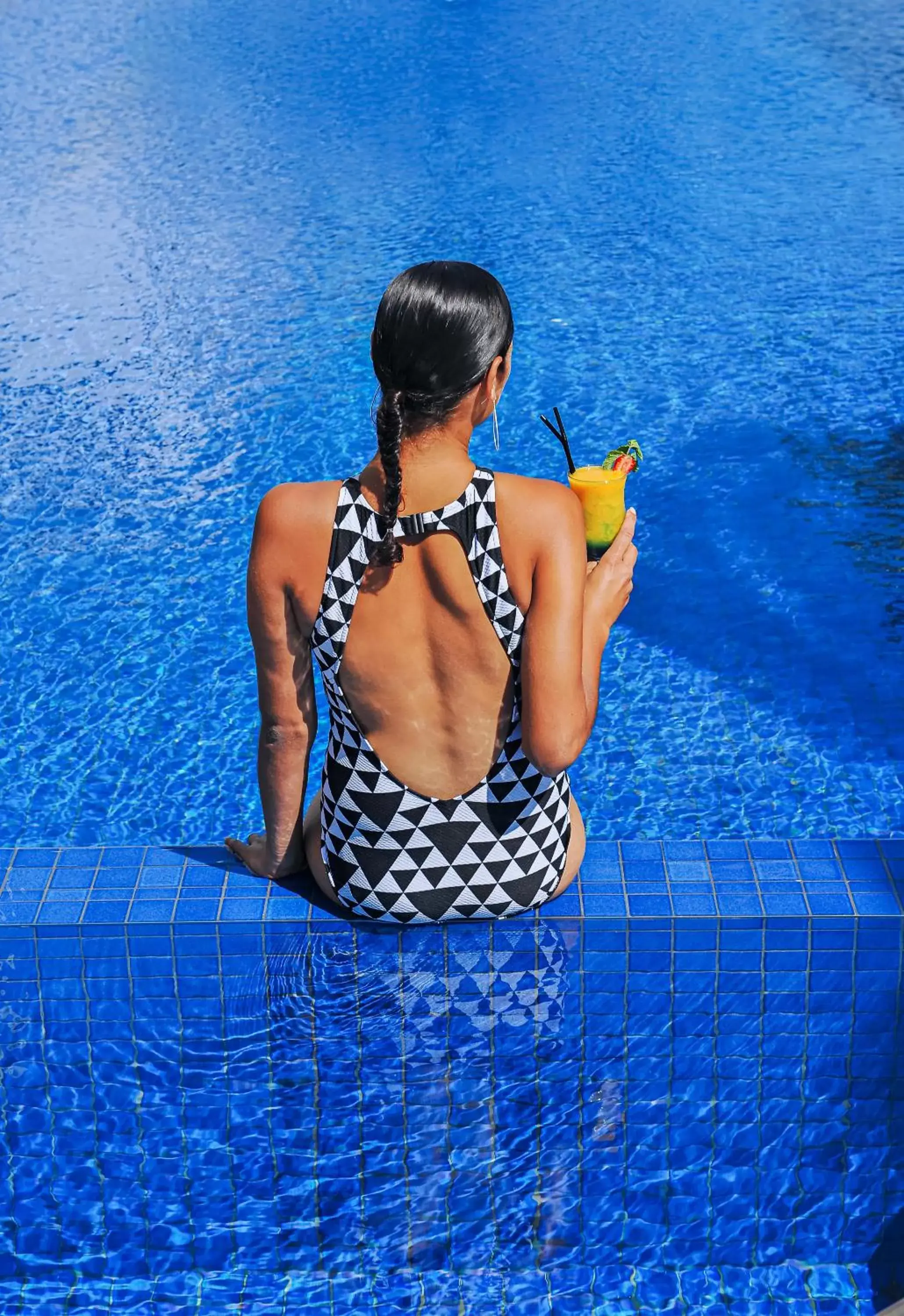 Swimming pool in Cairns Harbourside Hotel Swimming pool in Cairns Harbourside Hotel