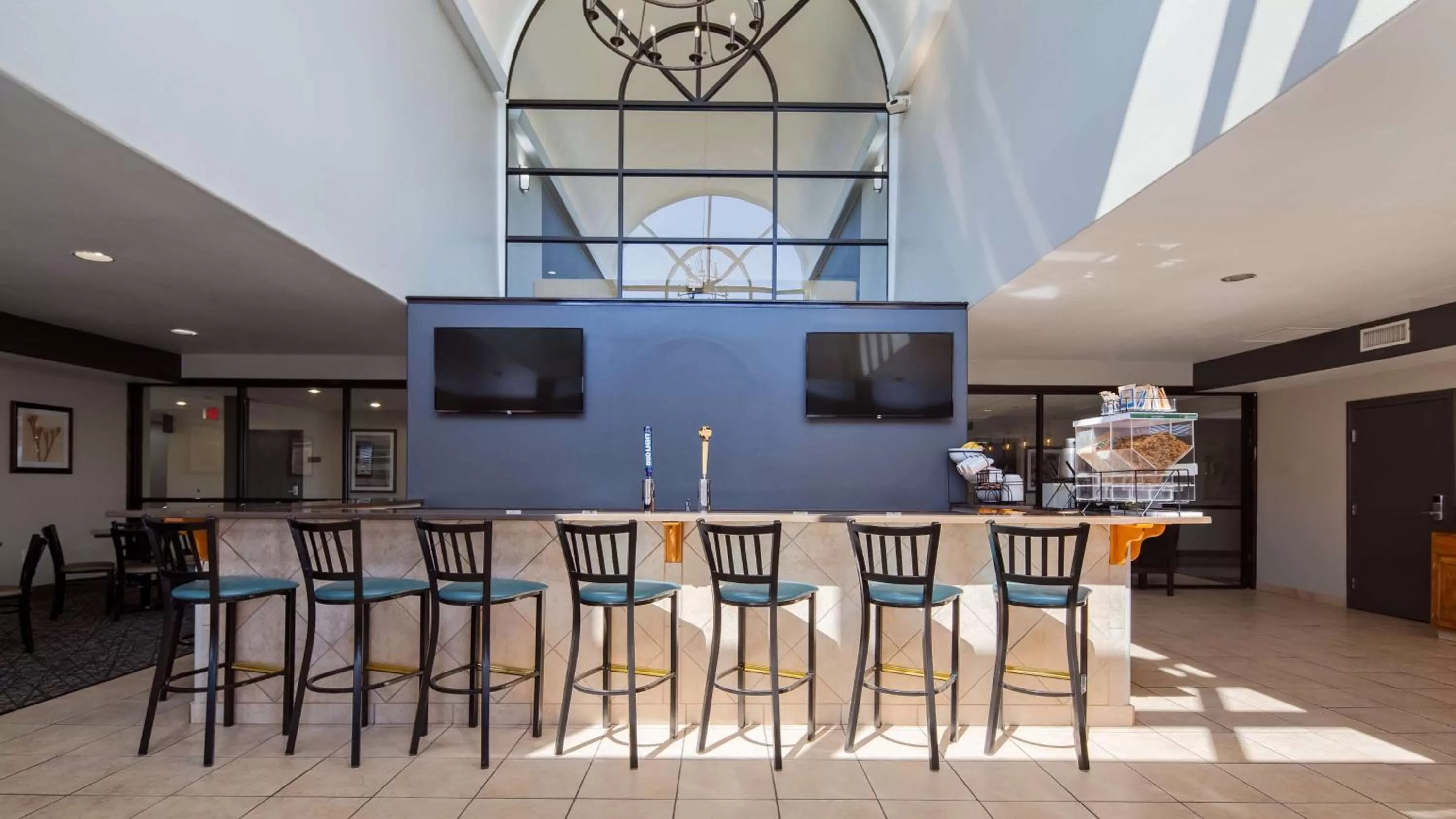 Lounge or bar, Lounge/Bar in Best Western Northwest Corpus Christi Inn & Suites