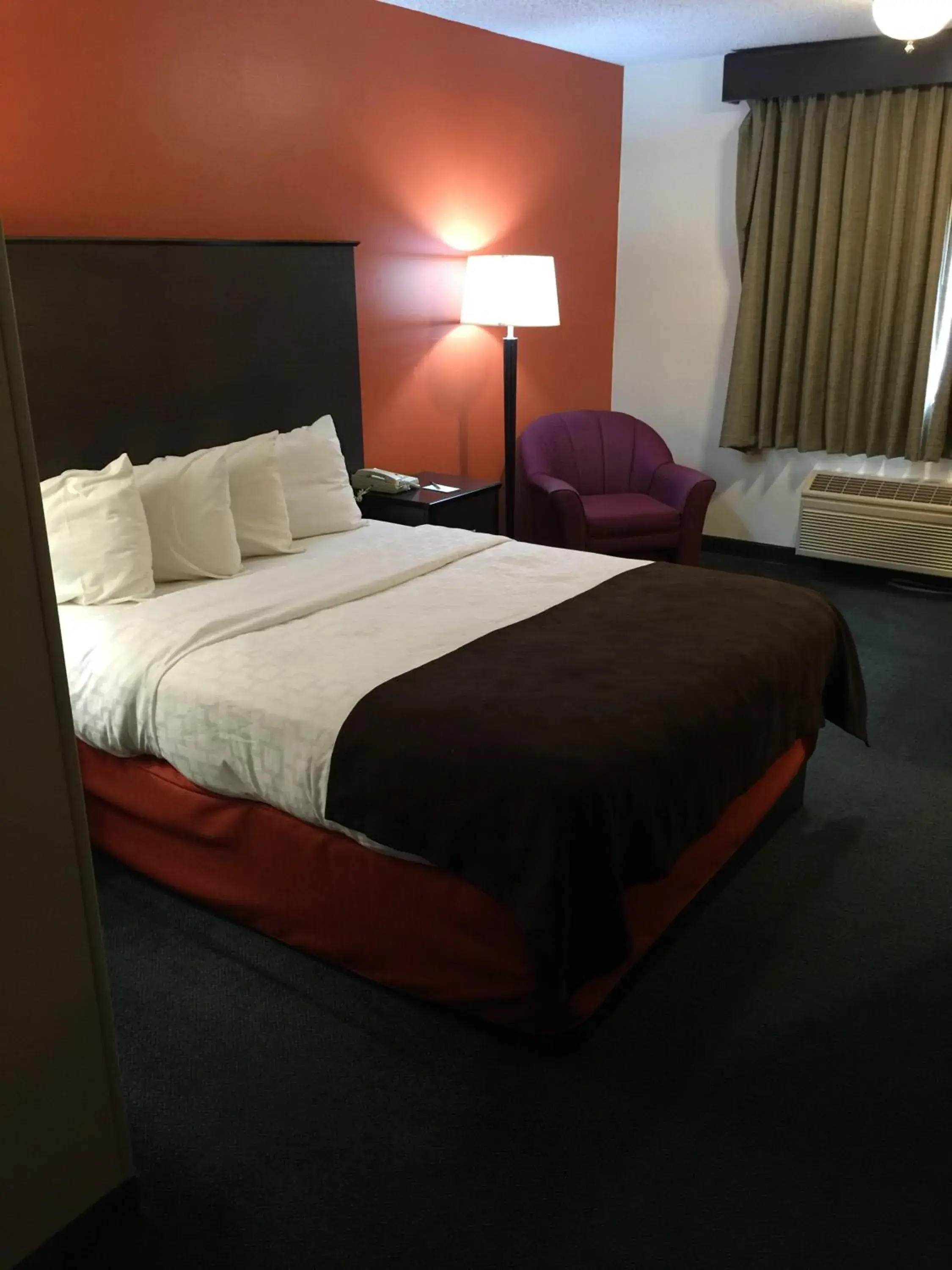 Photo of the whole room, Bed in AmericInn by Wyndham Salina