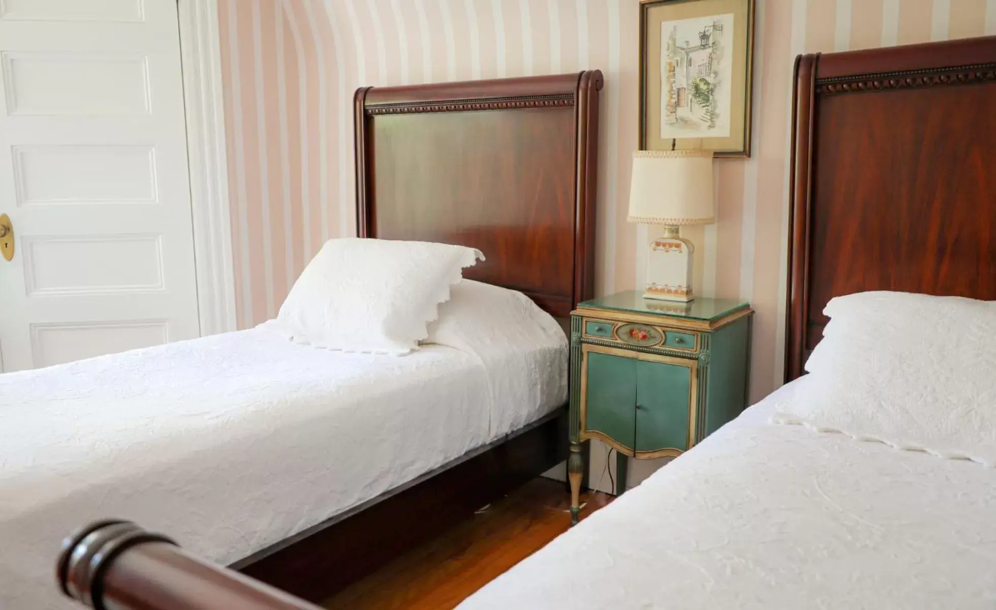 Bed in The Belmont Inn Bed in The Belmont Inn