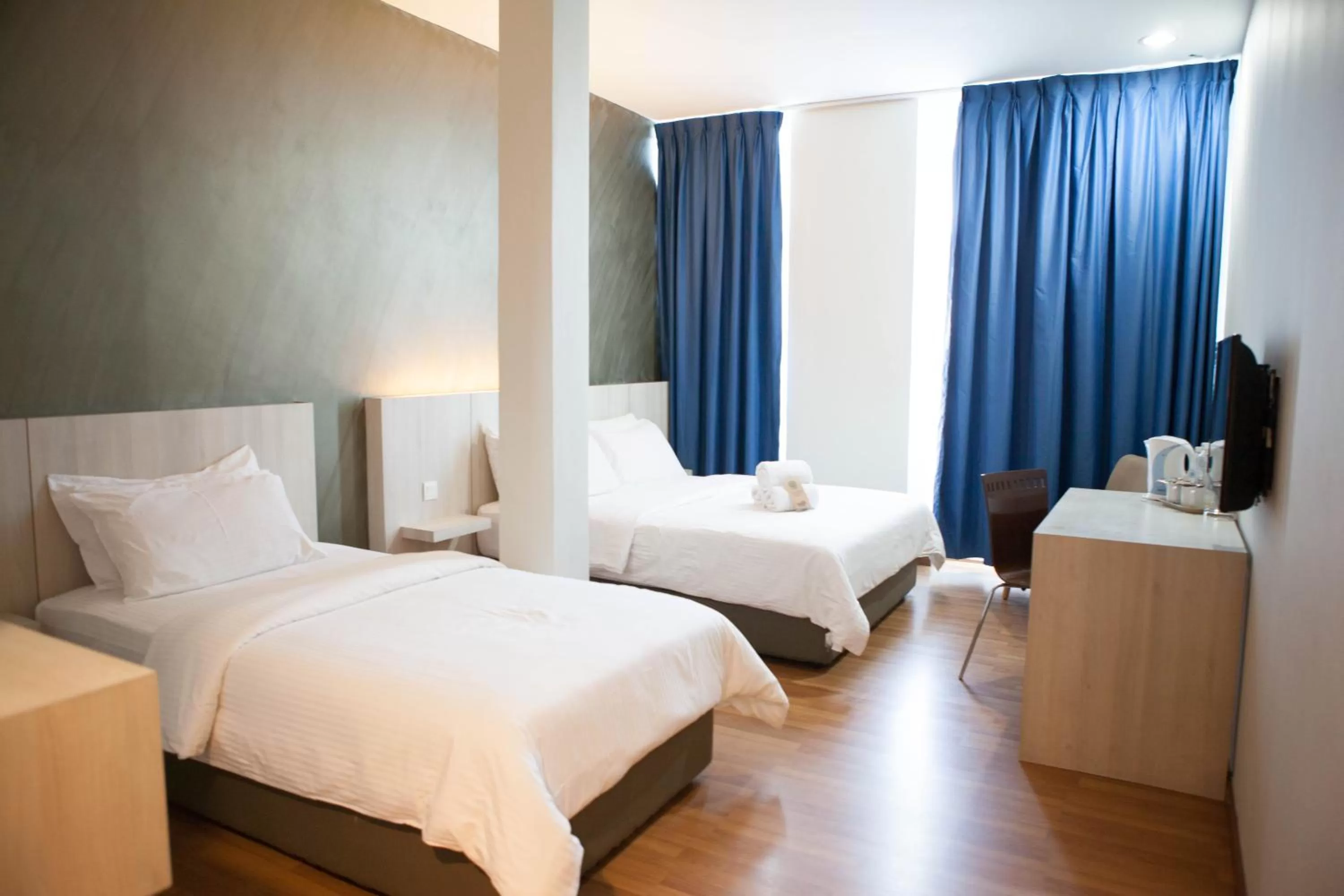 Photo of the whole room, Bed in Inn86