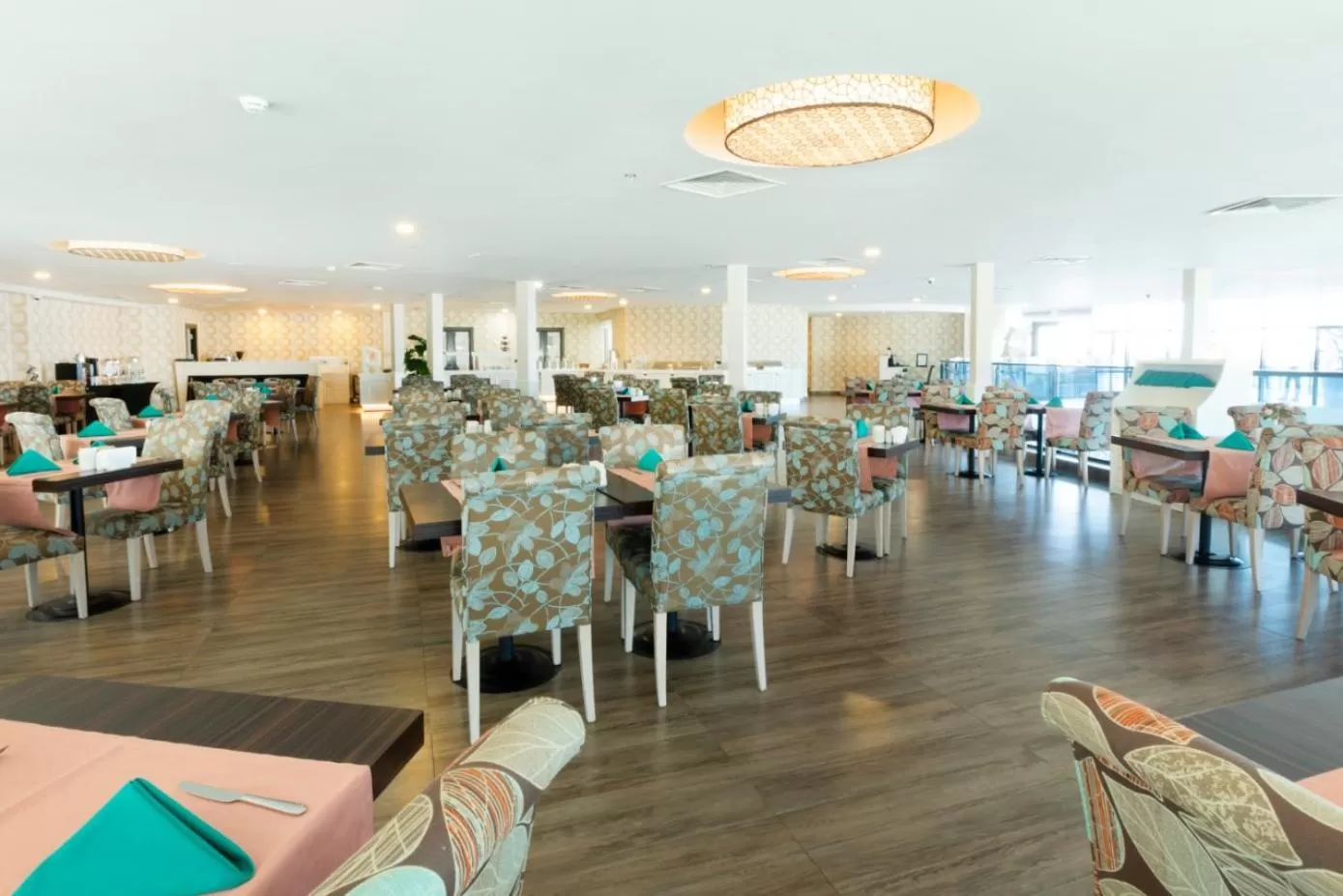 Restaurant/places to eat in Sky Tower King Hotel