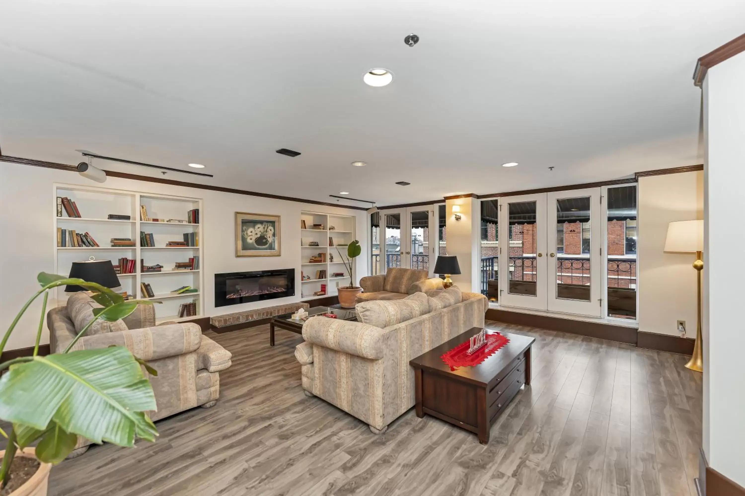 Seating area in The Bedford Regency Hotel Seating area in The Bedford Regency Hotel