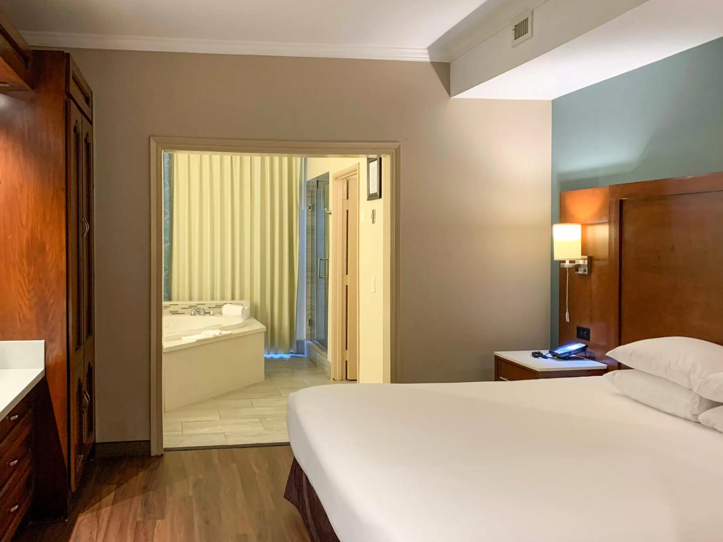 Bed in MainStay Suites Orange County John Wayne Airport