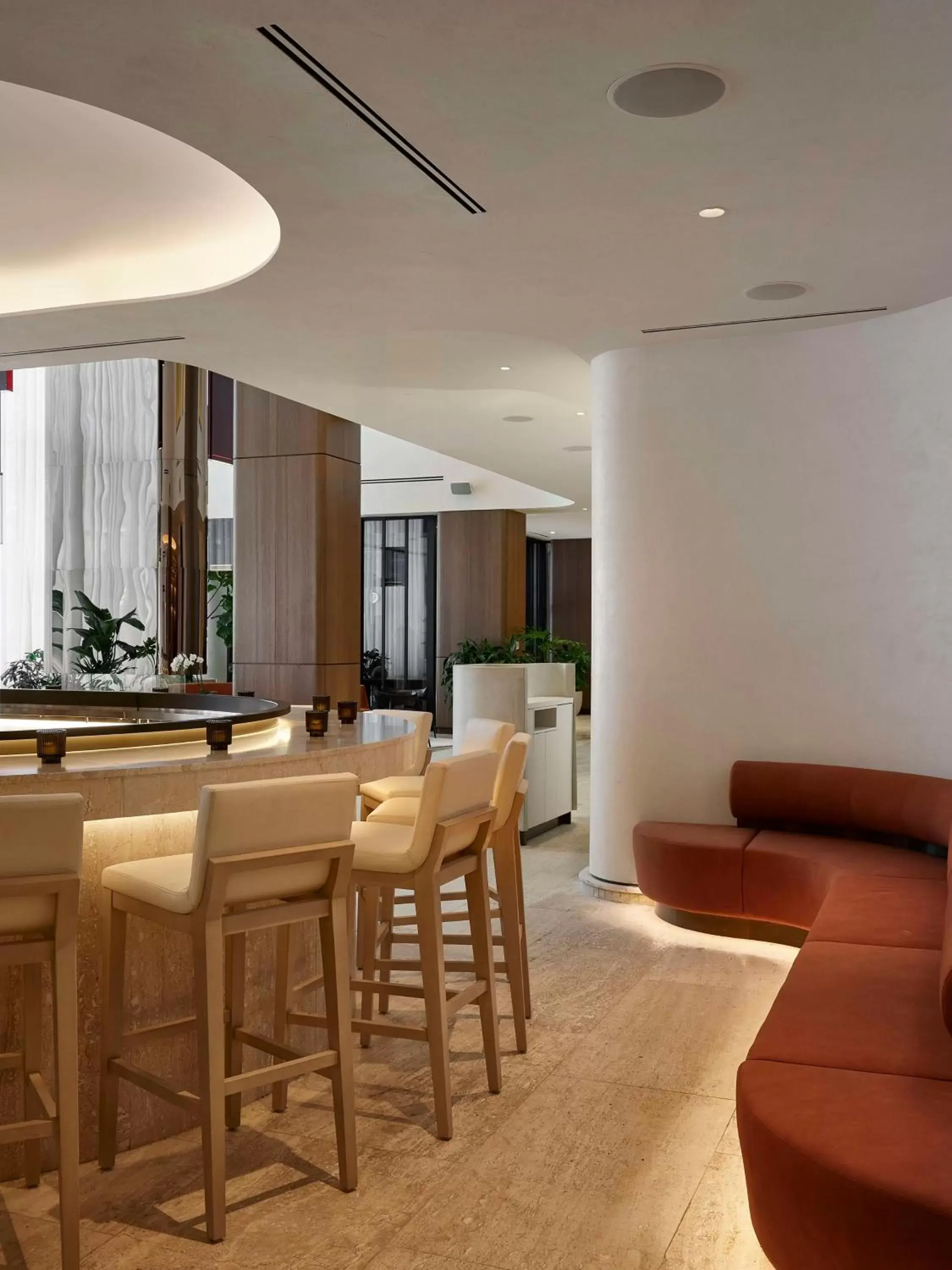 Lounge or bar, Dining Area in Vogue Hotel Montreal Downtown, Curio Collection by Hilton