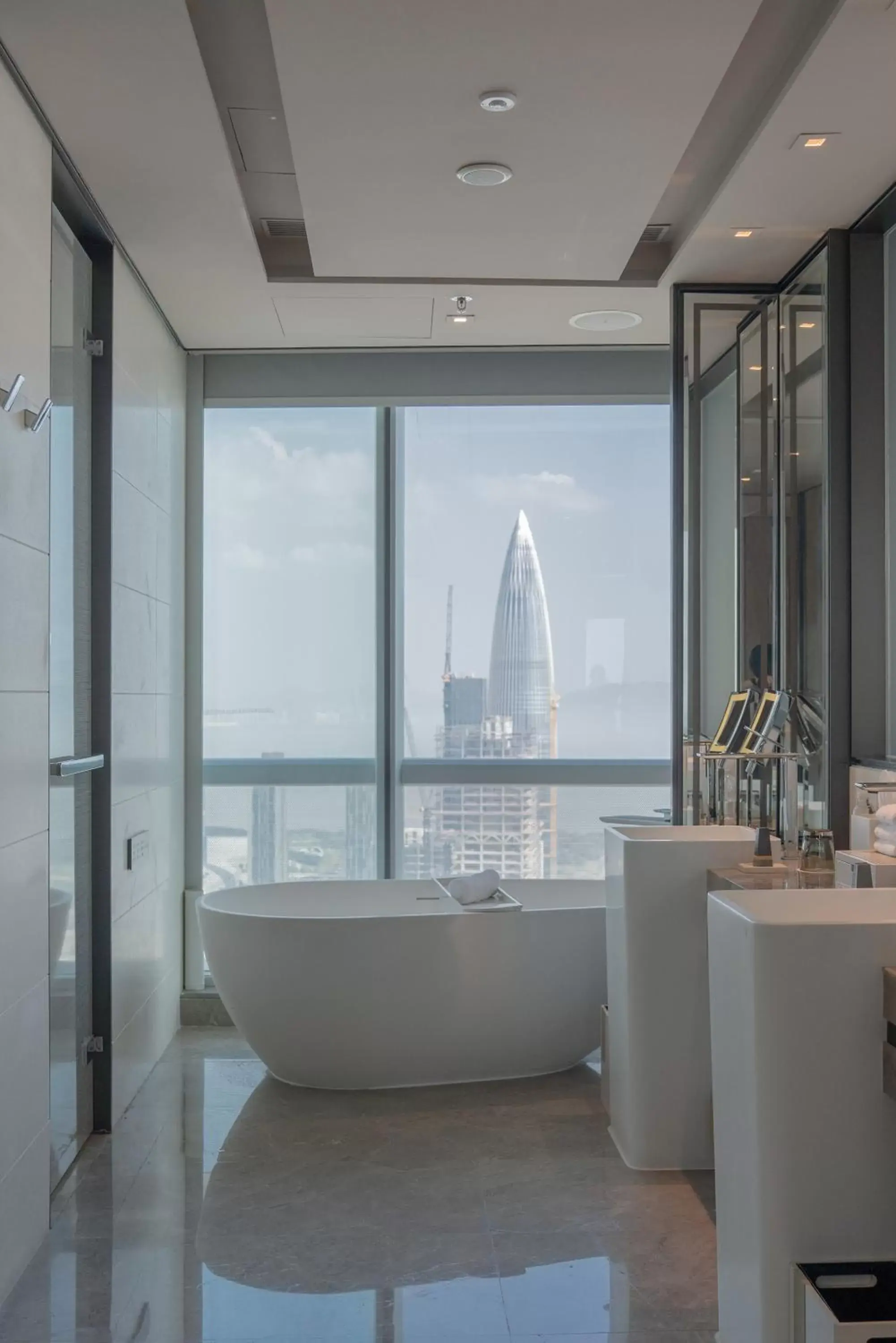 View (from property/room), Bathroom in Shenzhen Marriott Hotel Nanshan