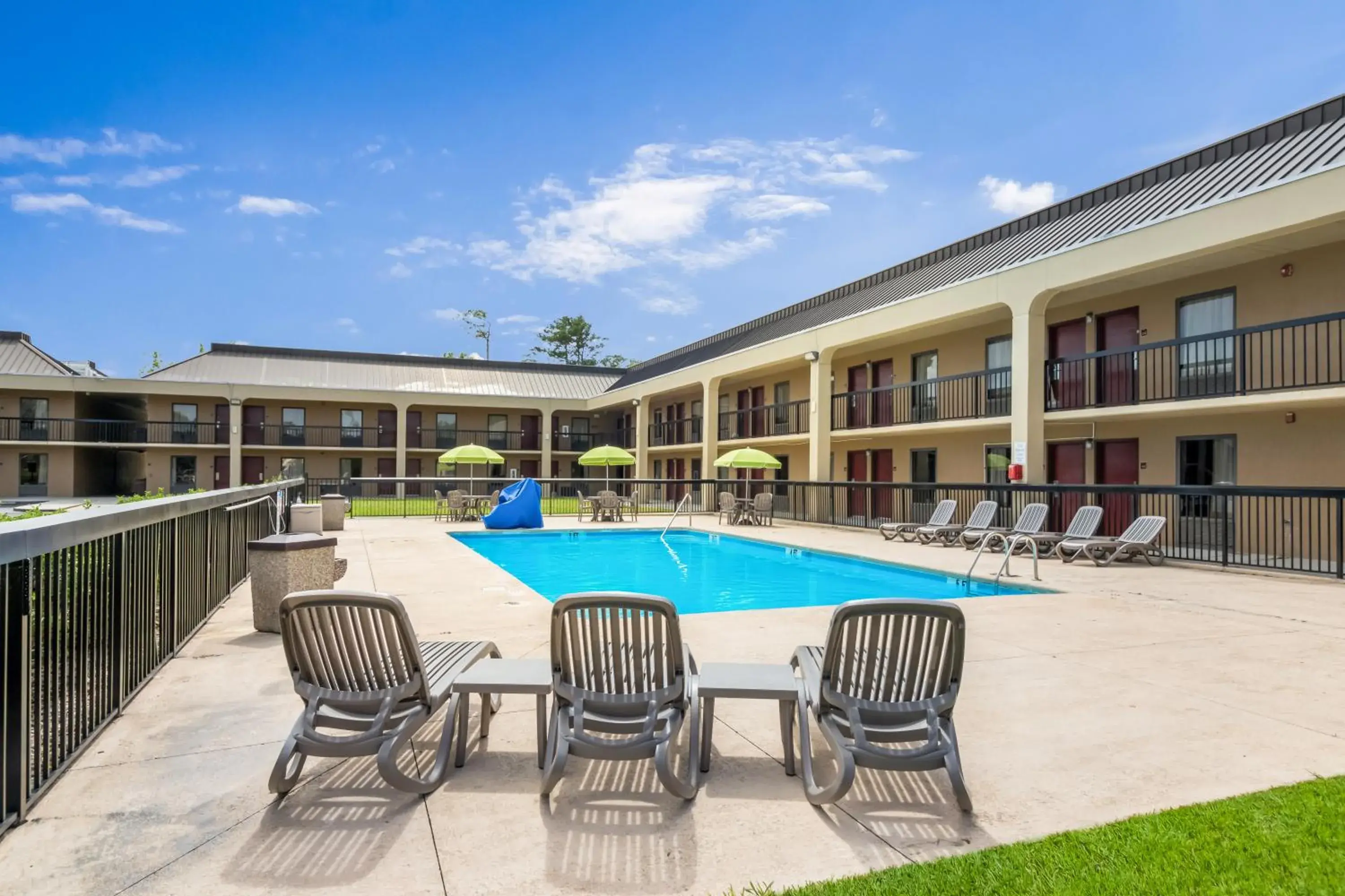 Swimming Pool in Red Roof Inn Wilmington NC