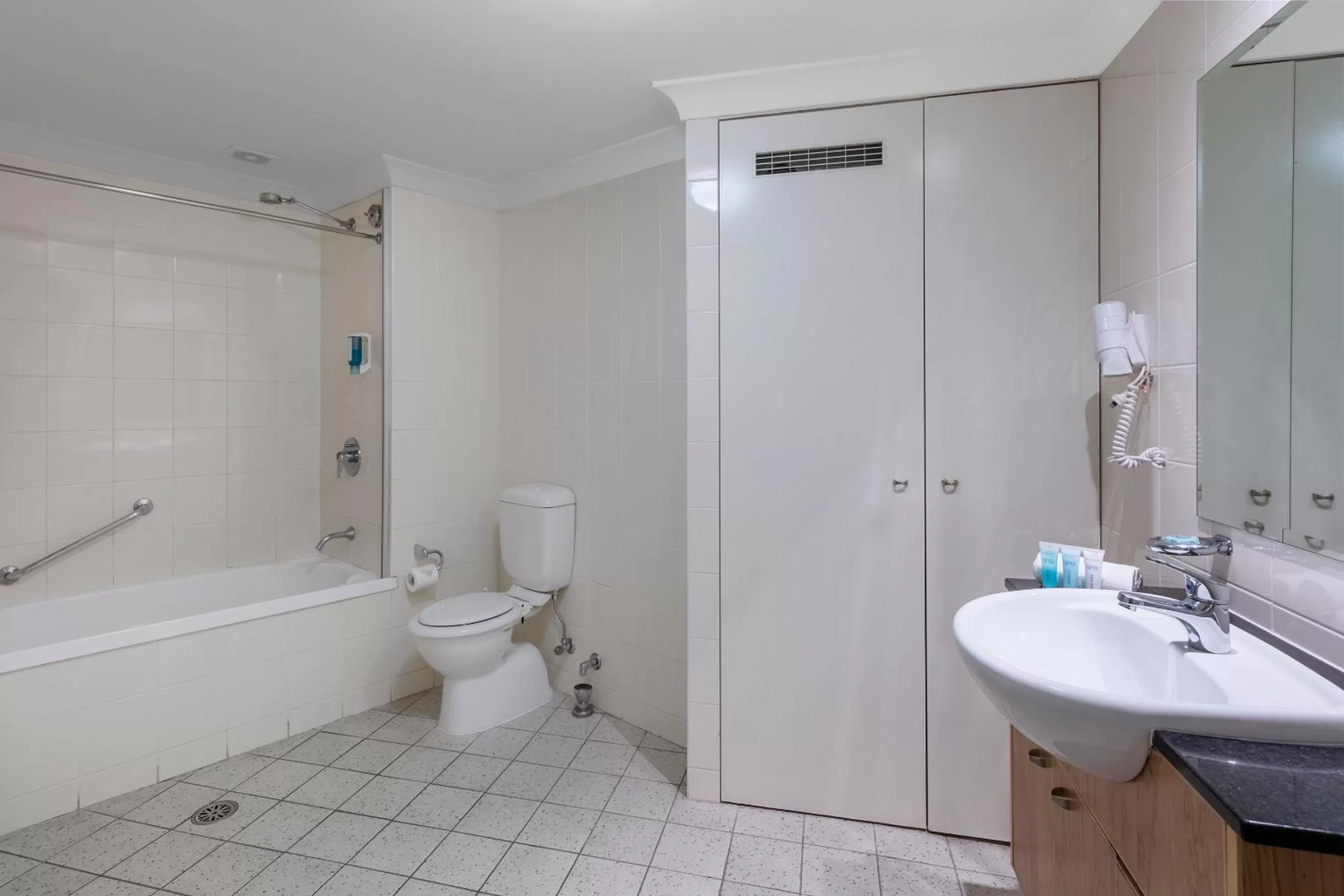 Toilet in Nesuto Canberra