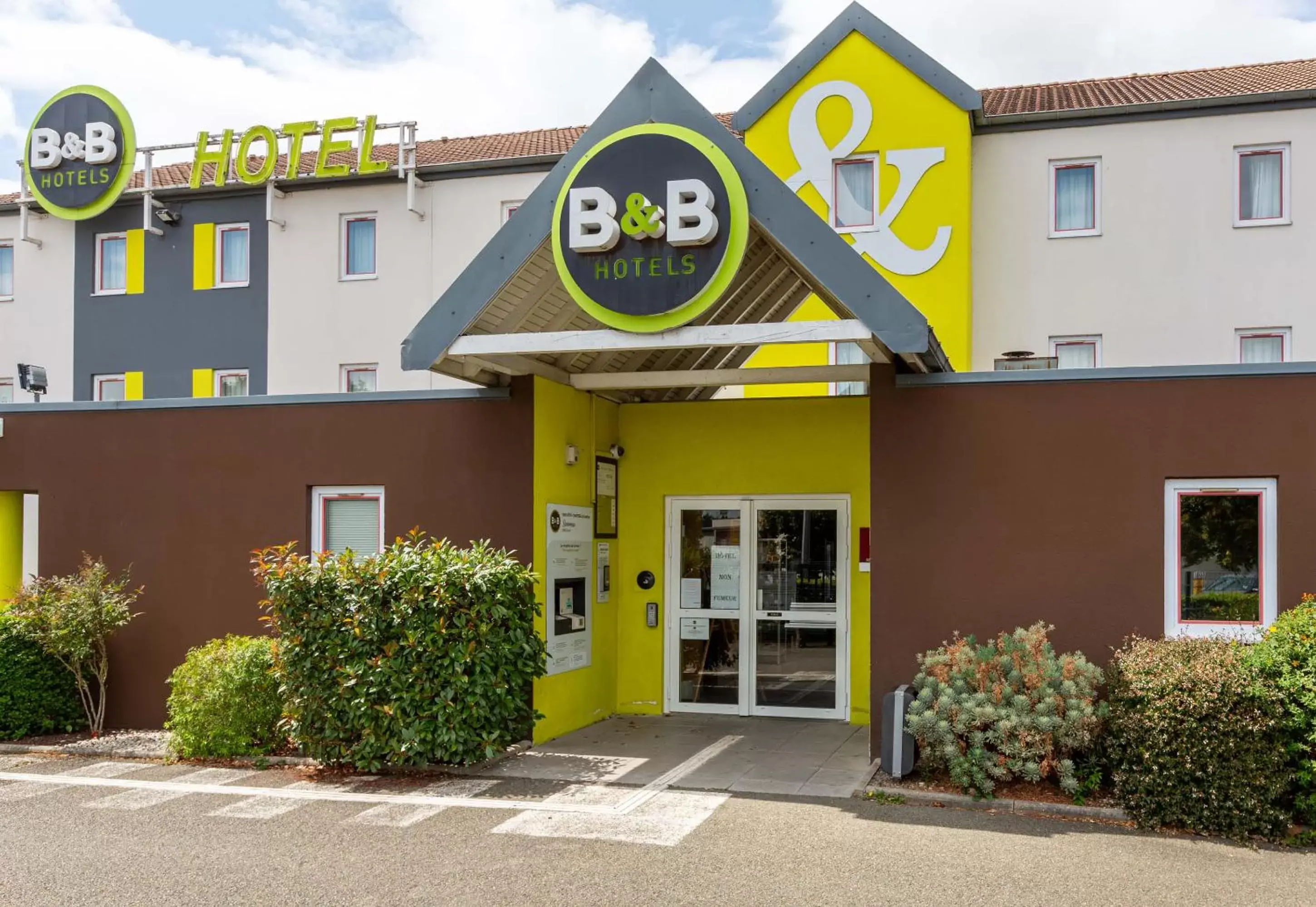 Property Building in B&B HOTEL CHARTRES Le Coudray