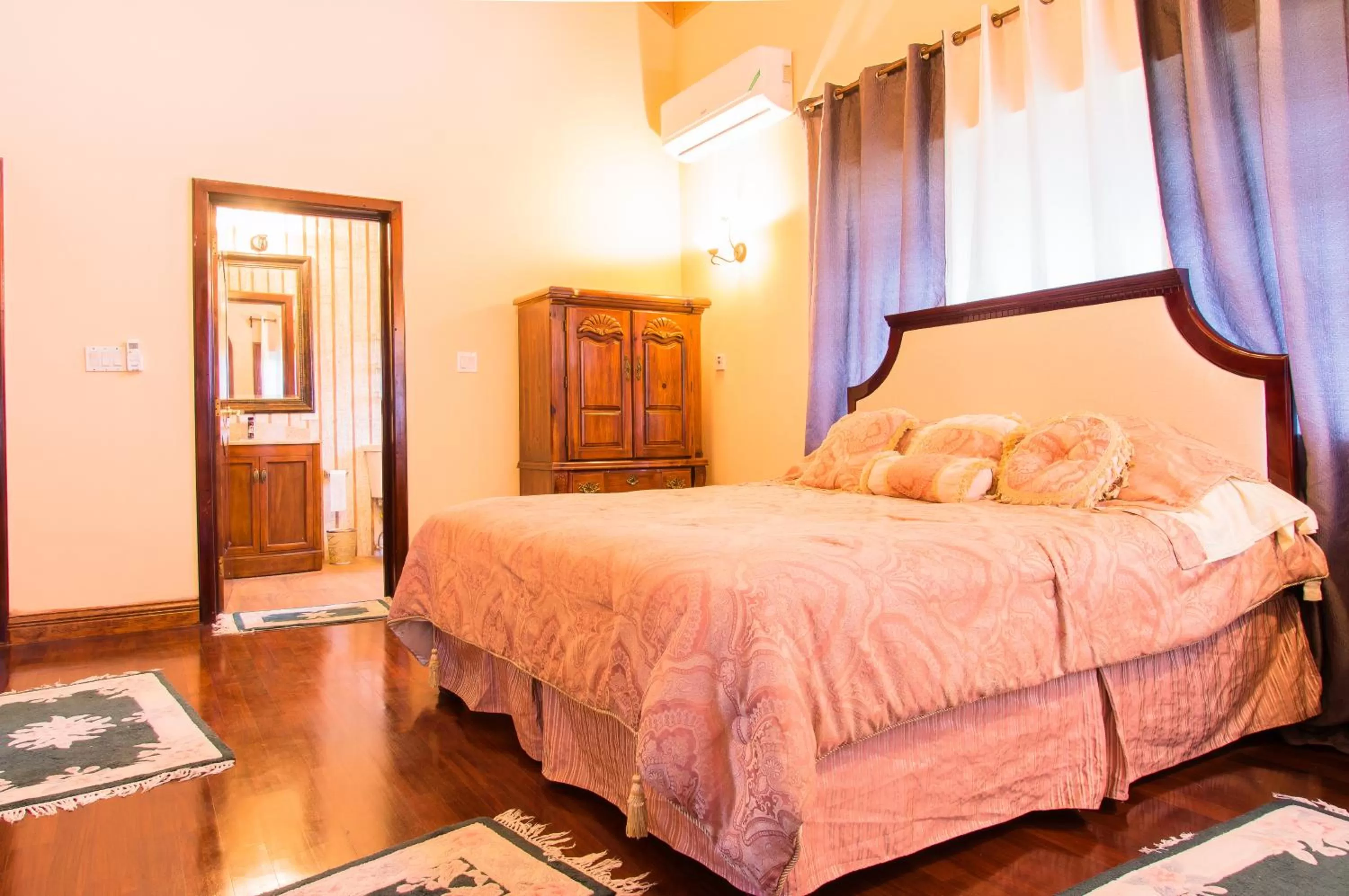 Photo of the whole room, Bed in El Cielo