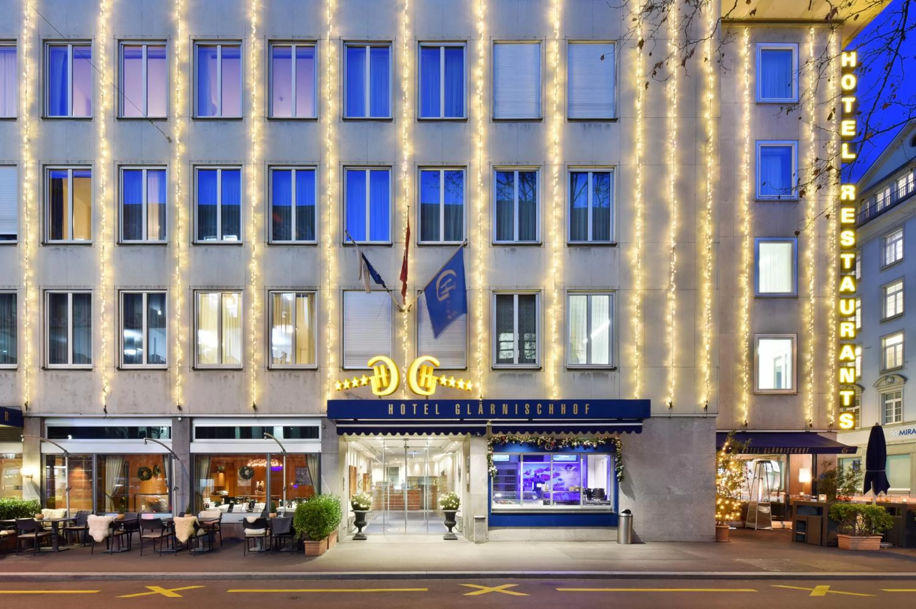 Facade/entrance in Glärnischhof by TRINITY