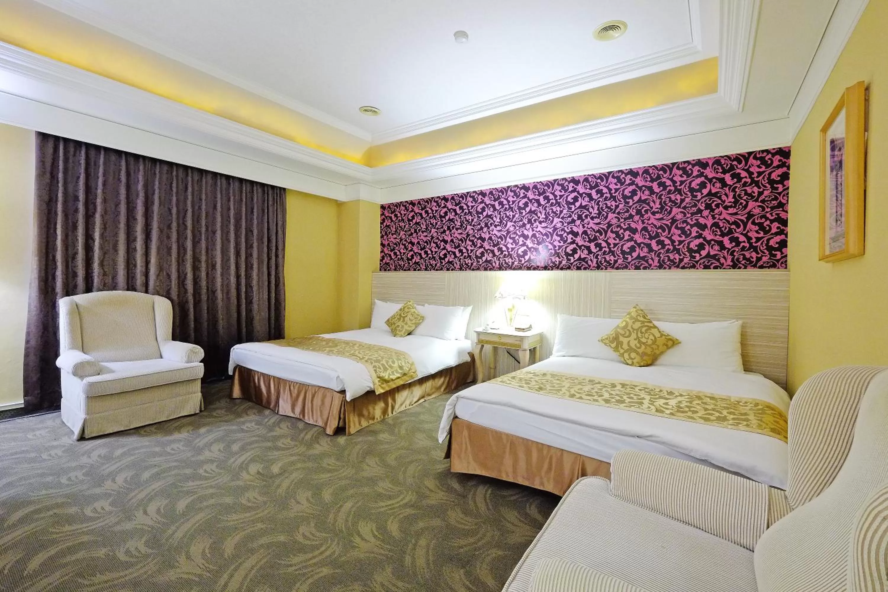 Photo of the whole room, Bed in F Hotel - Taichung