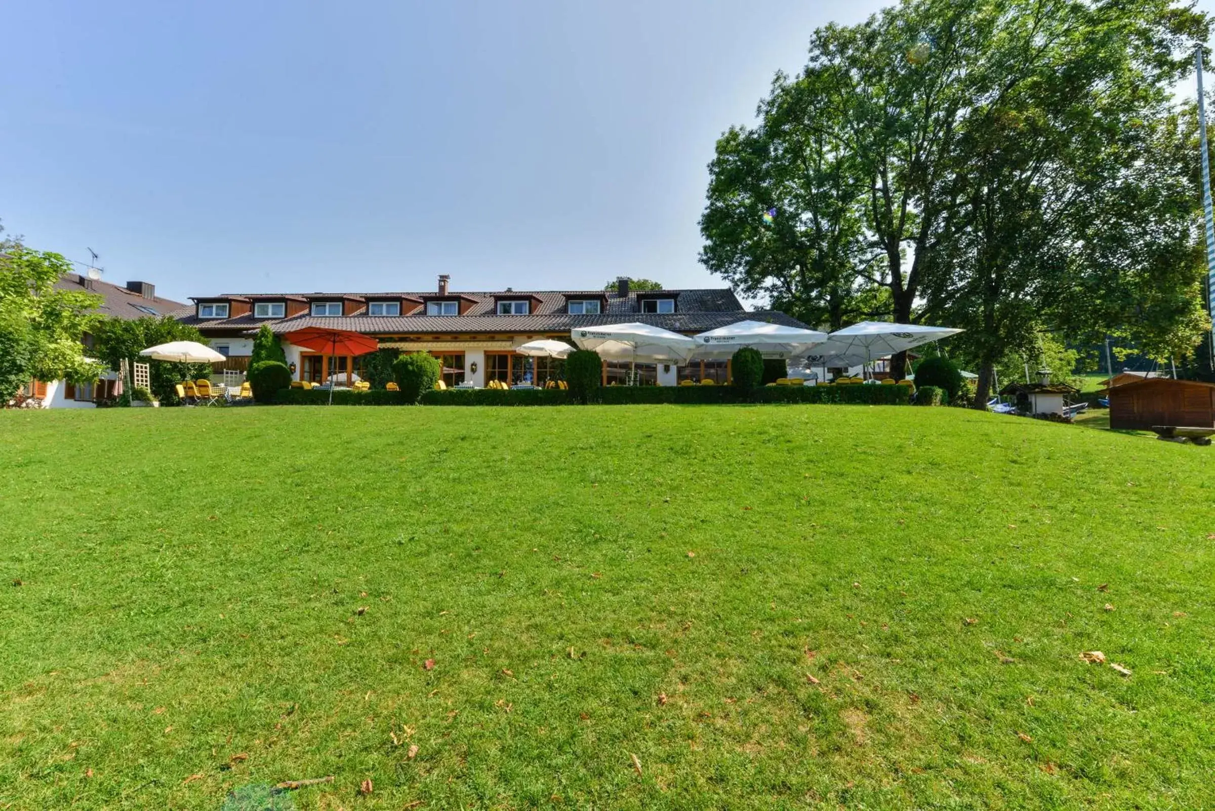 Garden, Property Building in Landhotel Huber am See