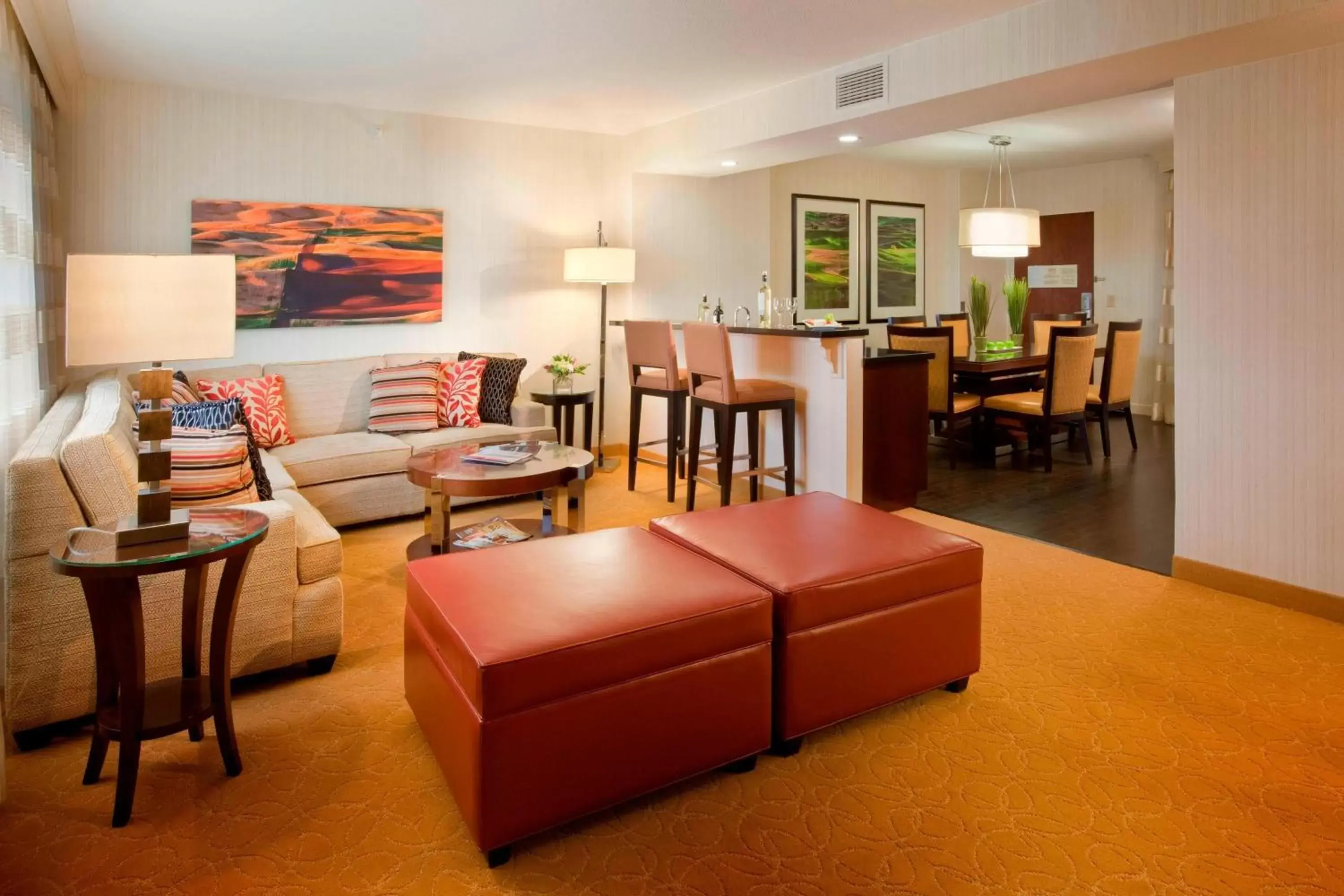 Photo of the whole room, Seating Area in Minneapolis Marriott Northwest