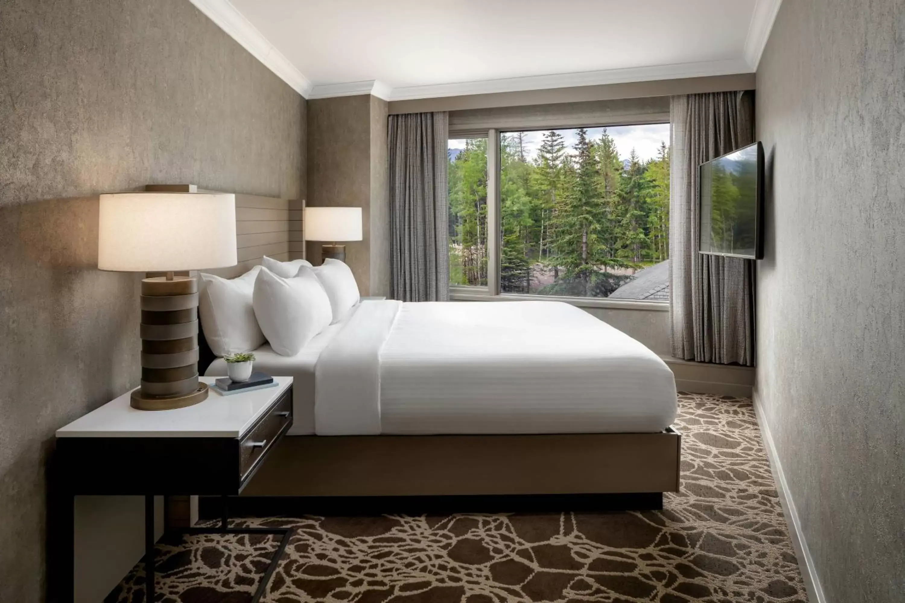 Bedroom, Bed in Kananaskis Mountain Lodge, Autograph Collection