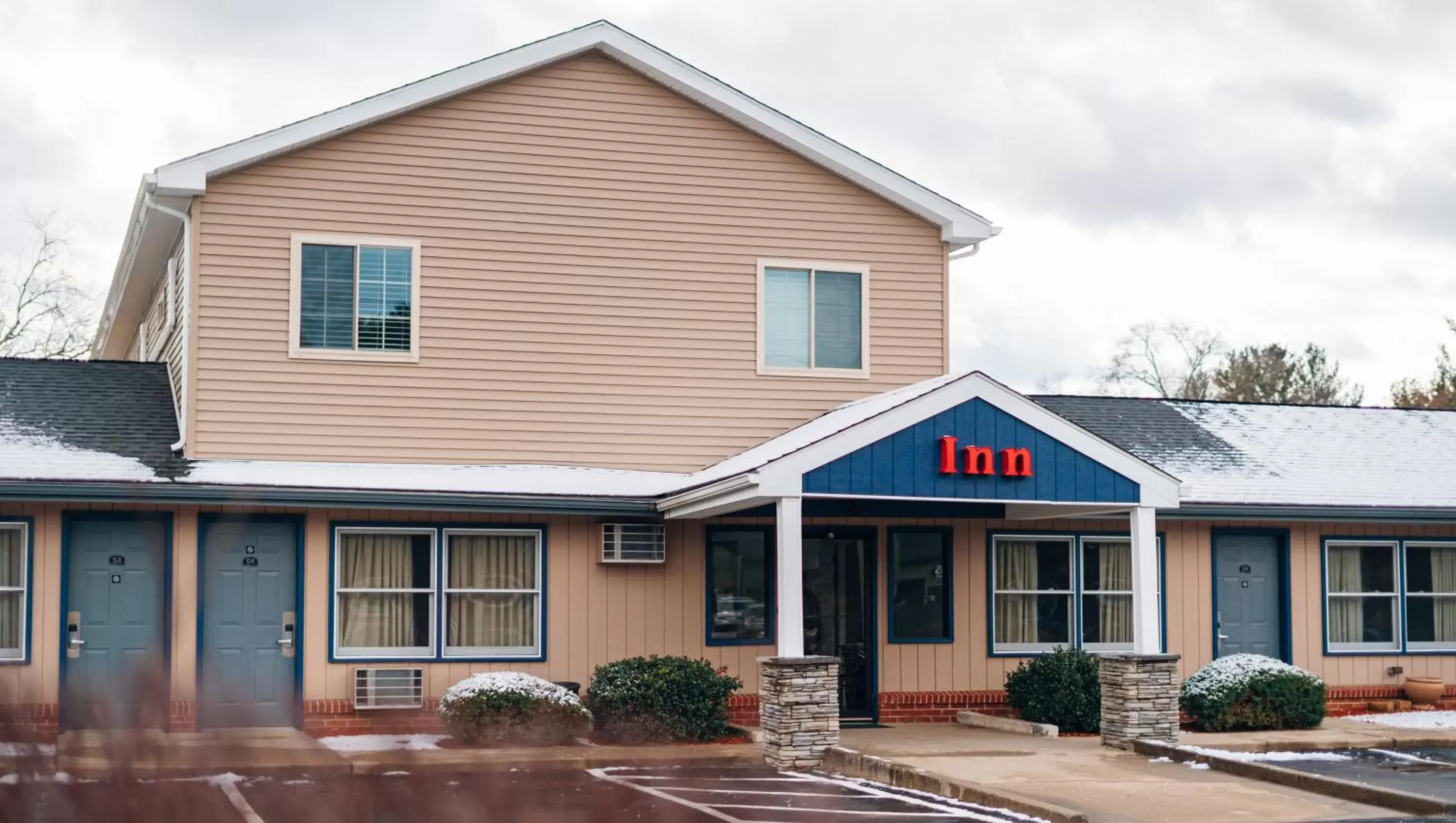 Property Building in Quiet Corner Inn