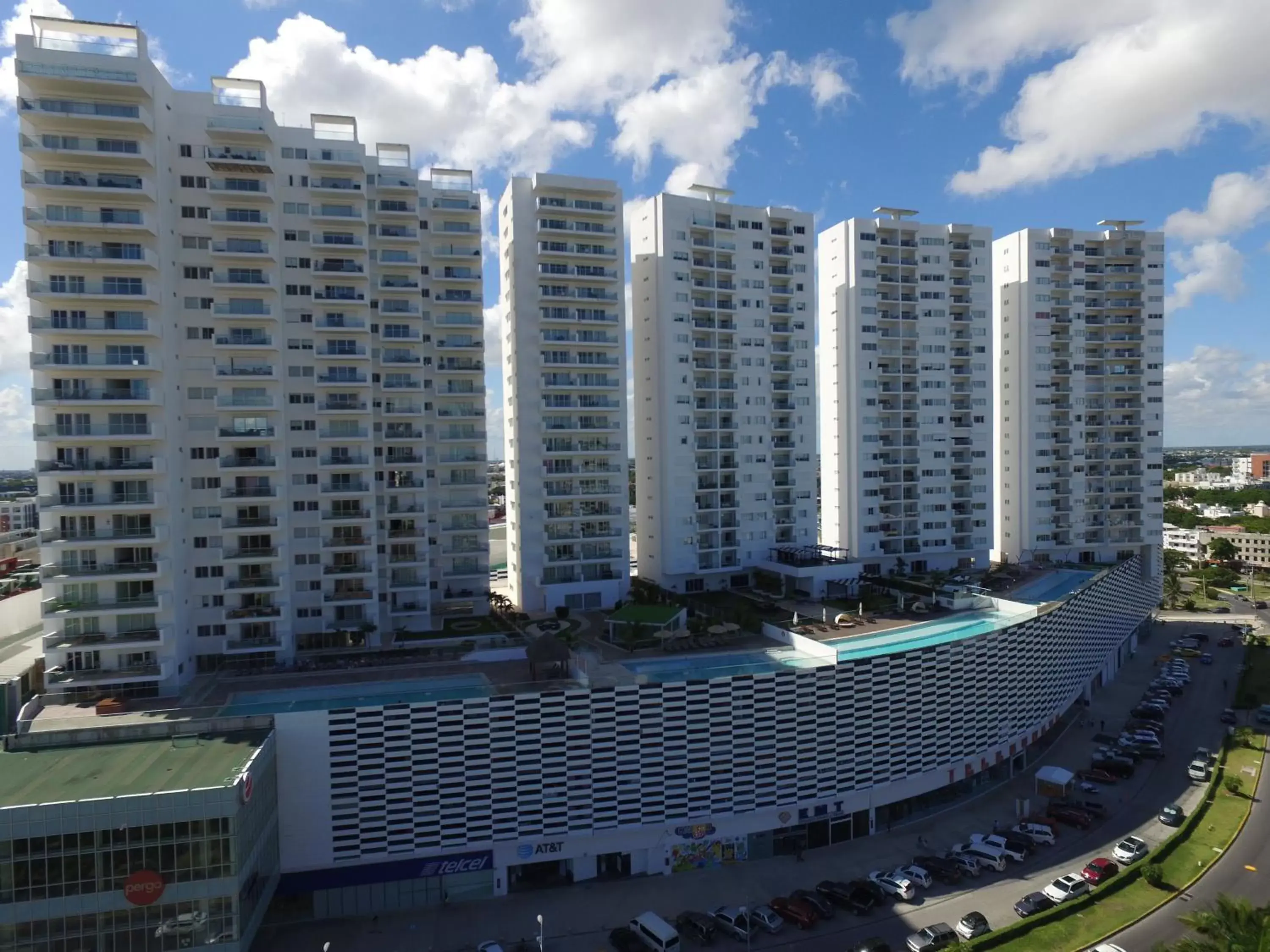 Street view, Property Building in Suites Malecon Cancun