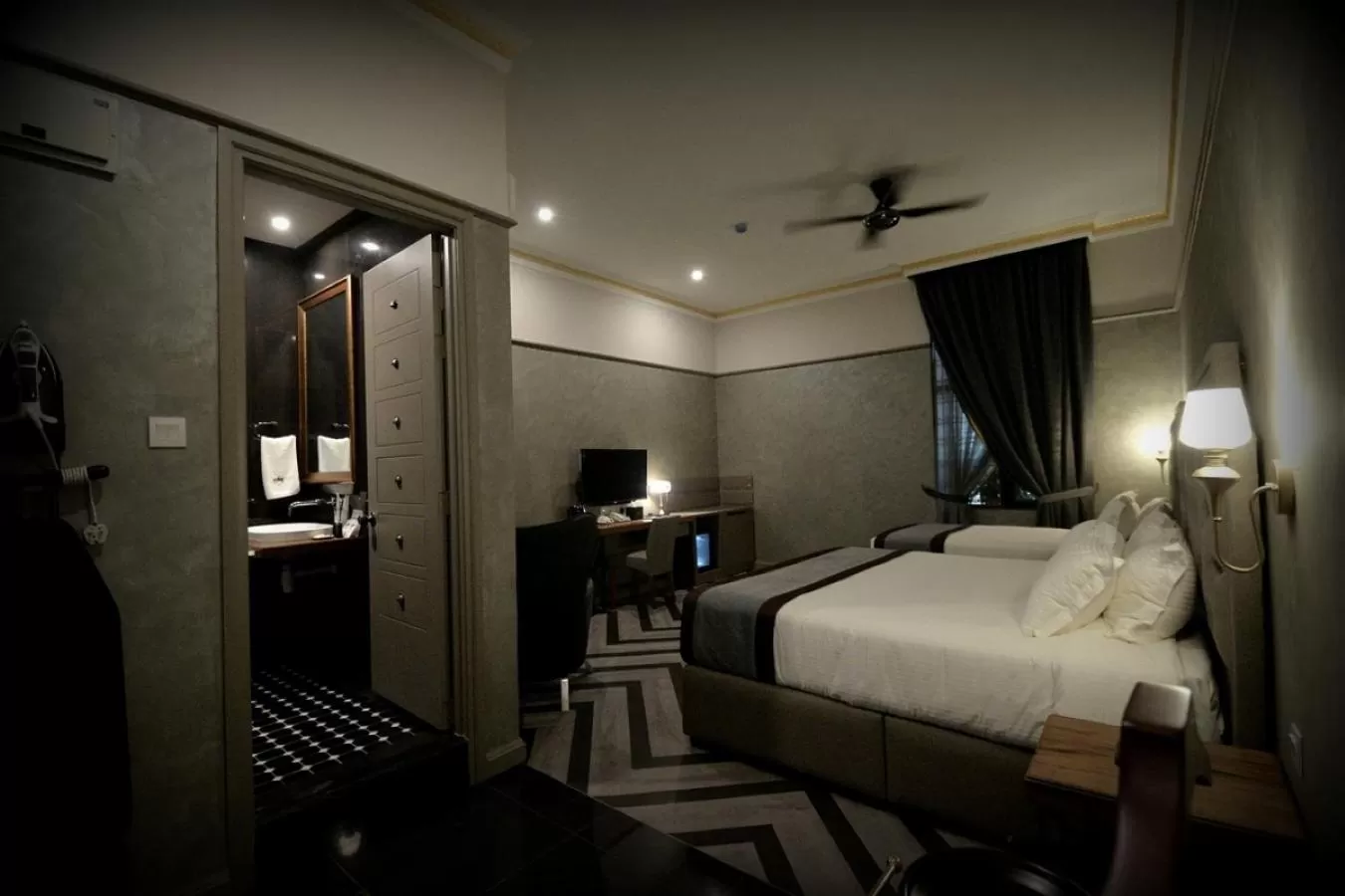 Photo of the whole room, Bed in 1969 Business Suites @ Ipoh Garden