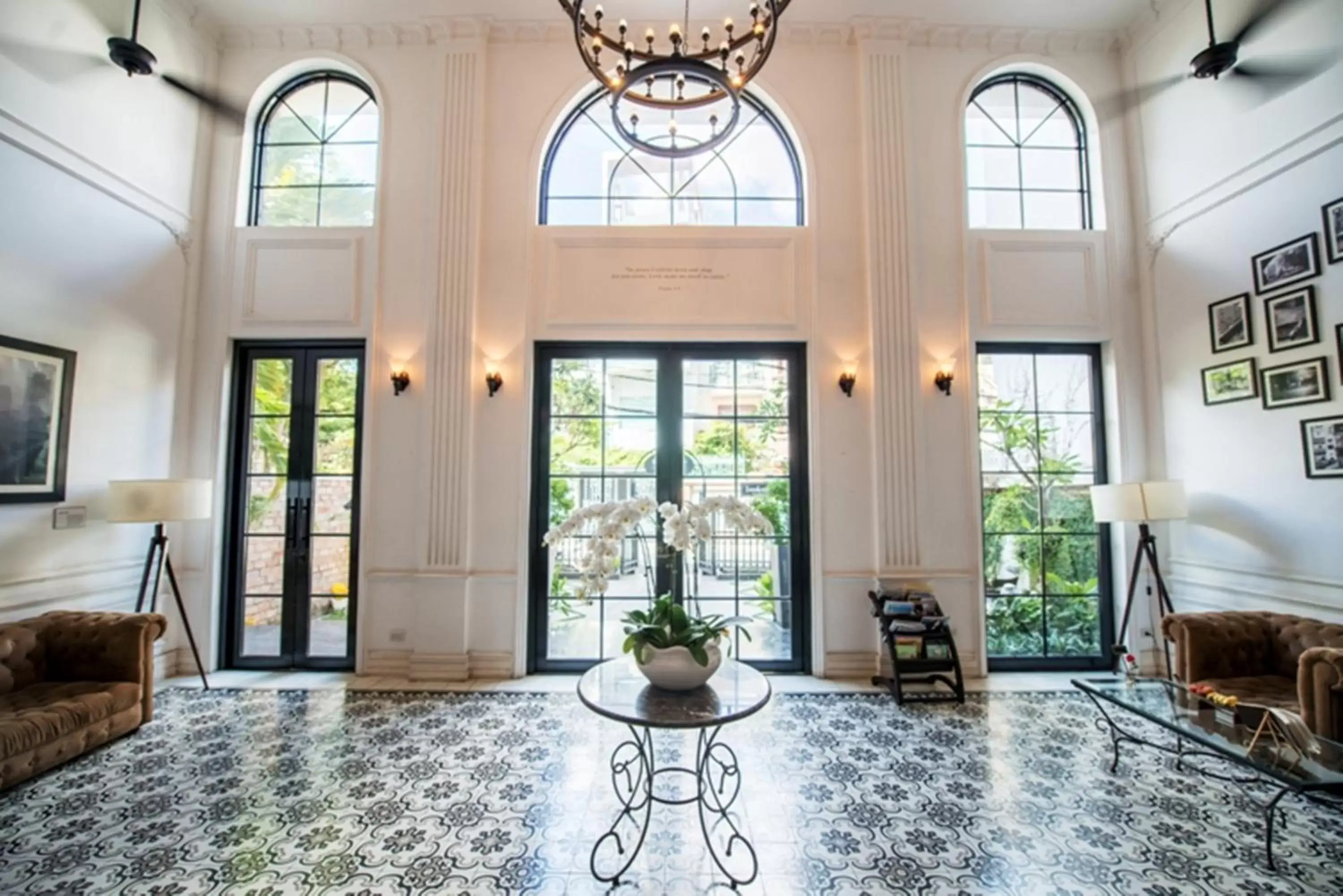 Lobby or reception in The Alcove Library Hotel