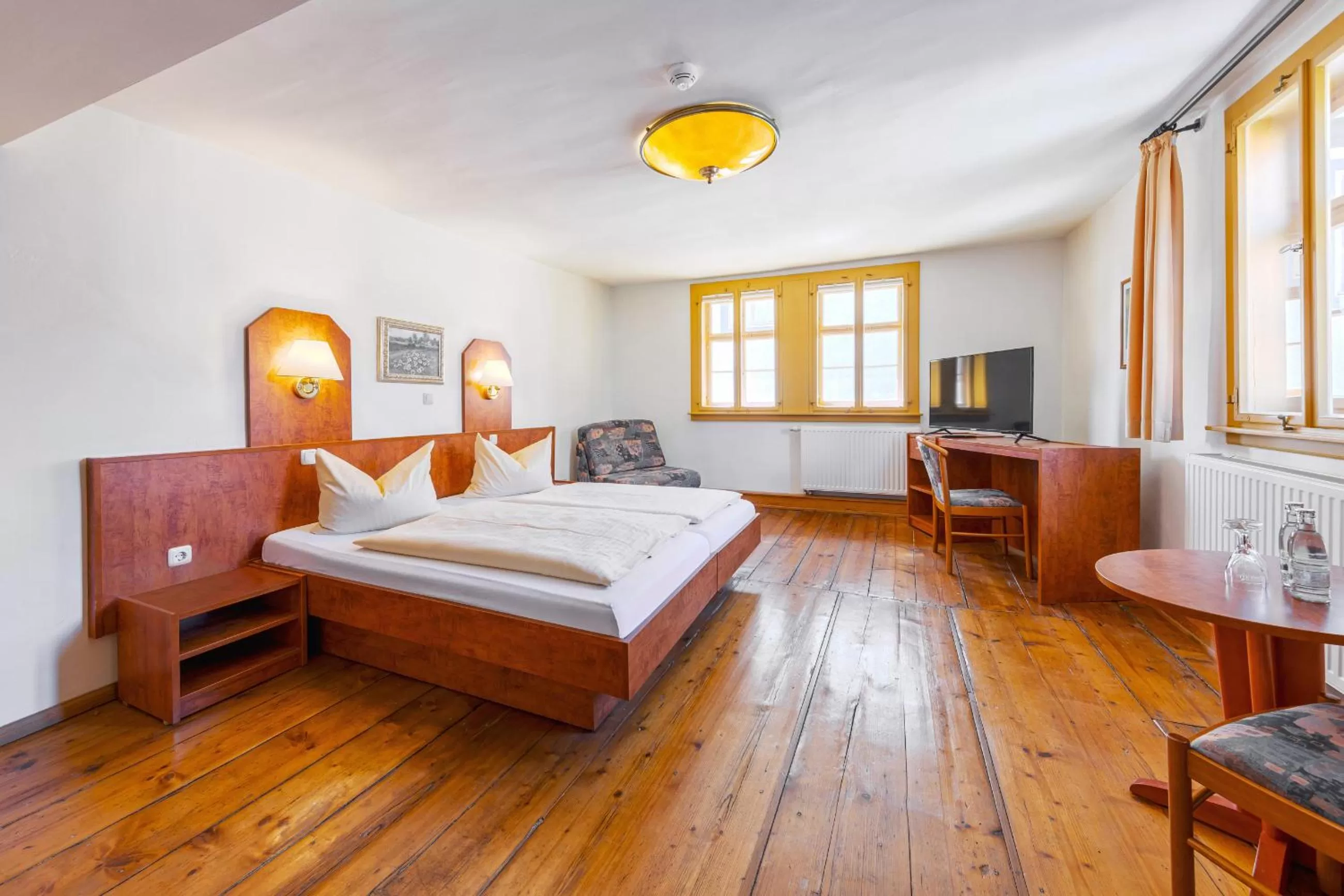 Photo of the whole room, Bed in Watzdorfer Geleitschenke und Herberge