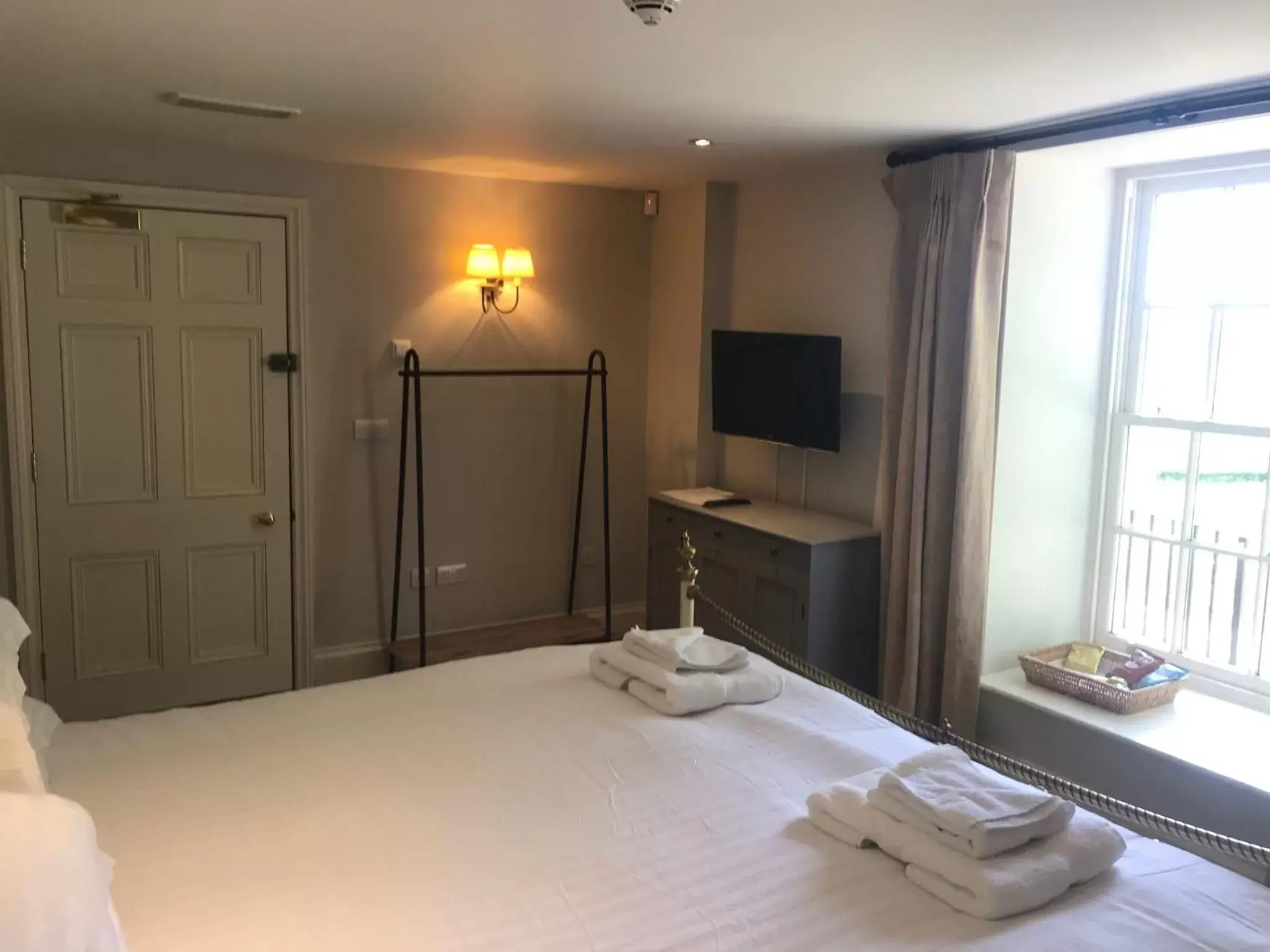 Superior Queen Room in The Farmhouse at Bodnant Welsh Food Superior Queen Room in The Farmhouse at Bodnant Welsh Food