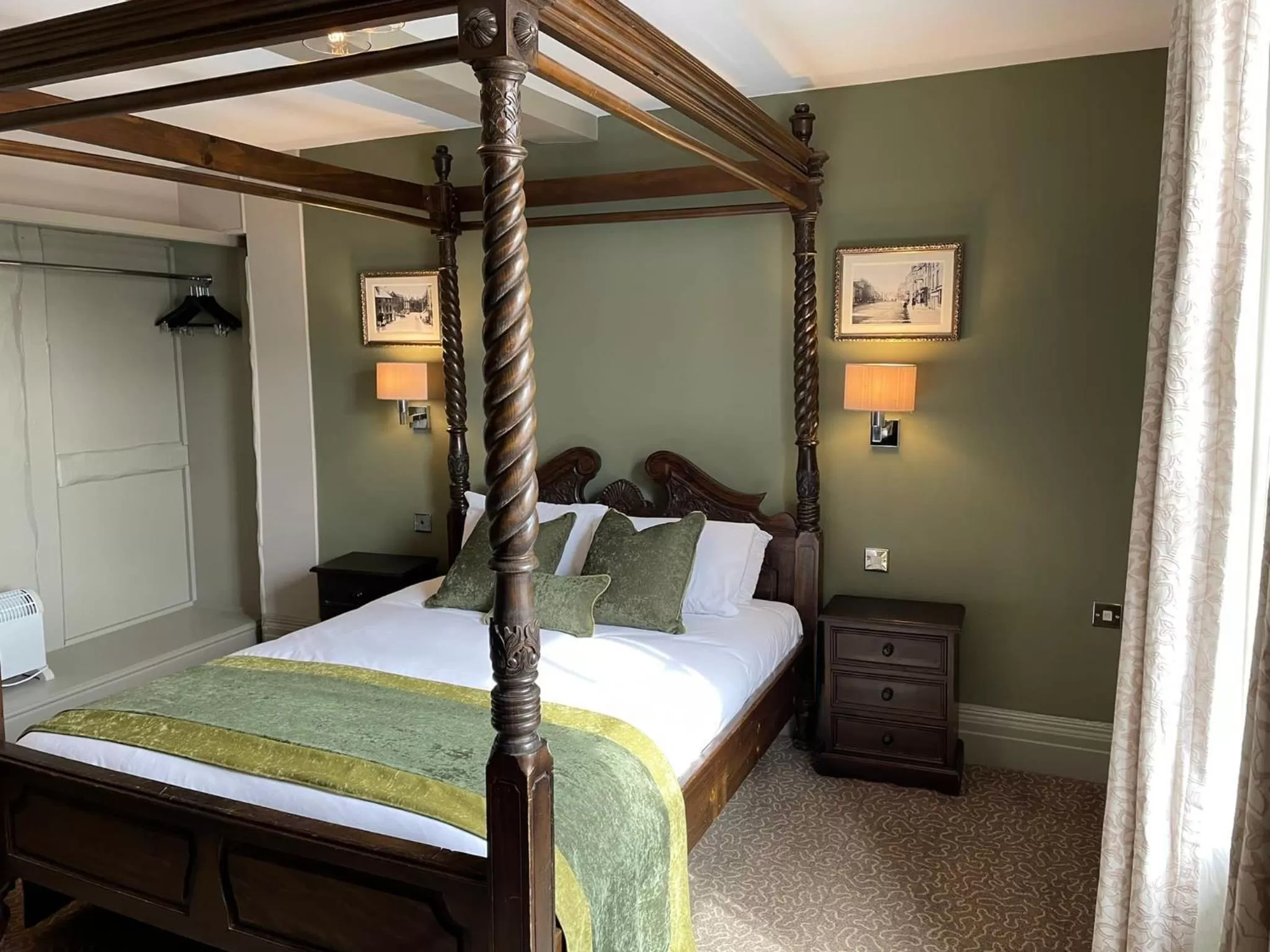 Bedroom, Bed in Punch House Monmouth