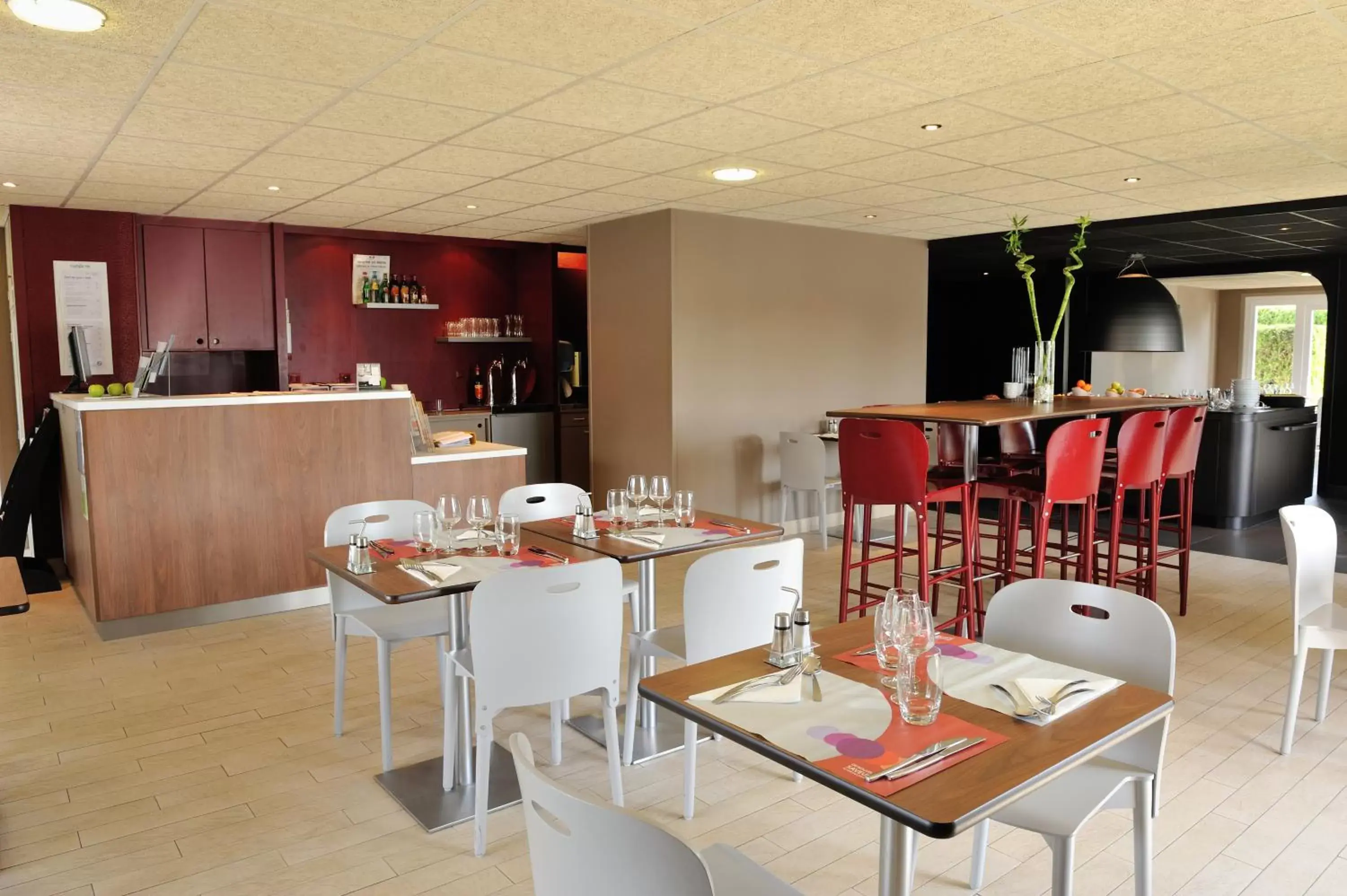 Restaurant/Places to Eat in Campanile Saint Quentin