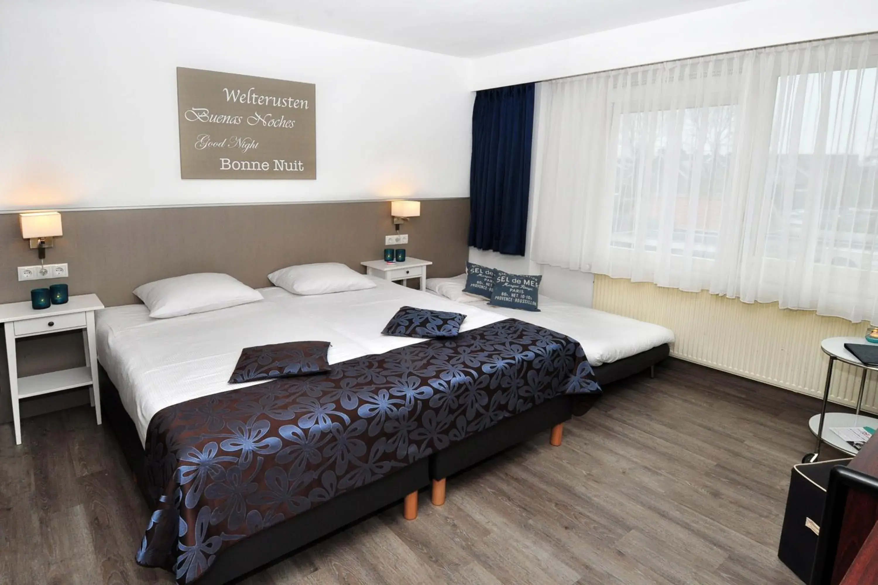 Bed in Boutique Hotel Herbergh Amsterdam Airport FREE PARKING