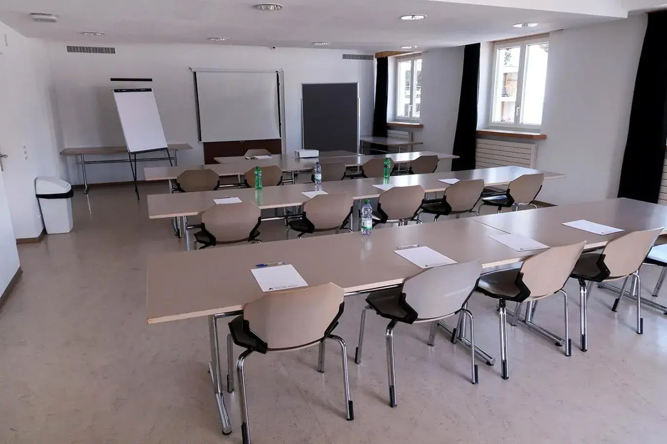 Meeting/conference room in Davos Youth Hostel