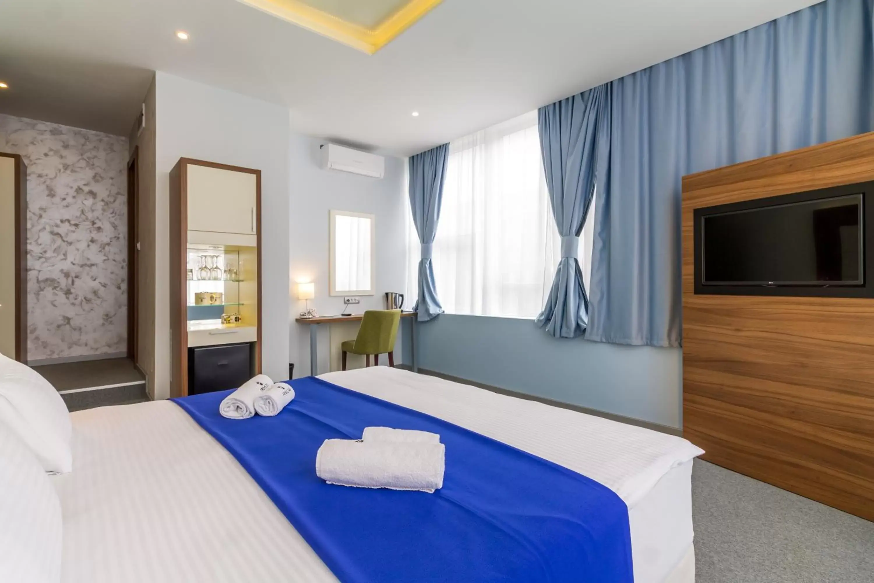 Bedroom, Bed in Privilege Suites by Central Park Bedroom, Bed in Privilege Suites by Central Park