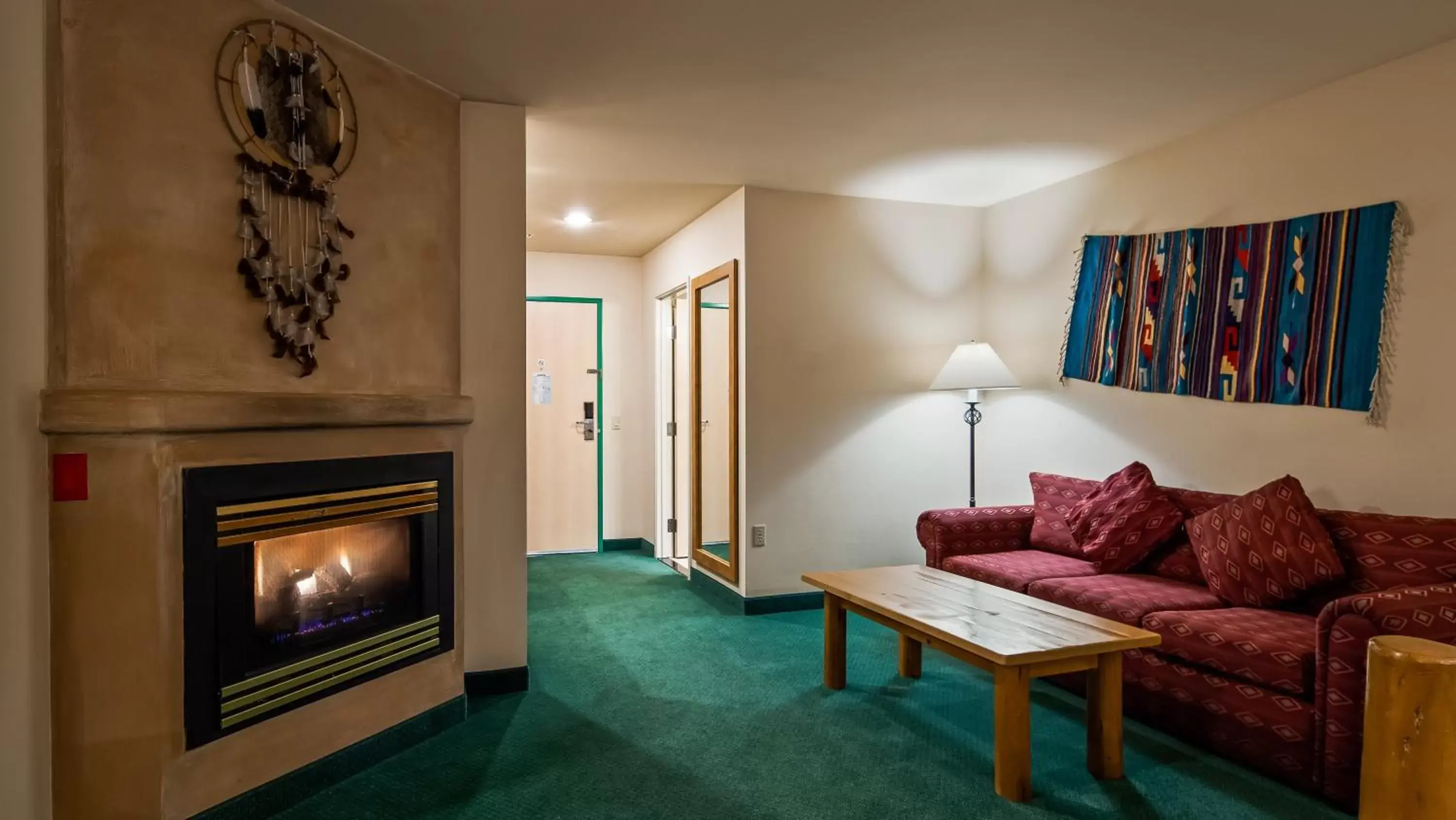 Bedroom, Seating Area in Best Western Plus Kentwood Lodge