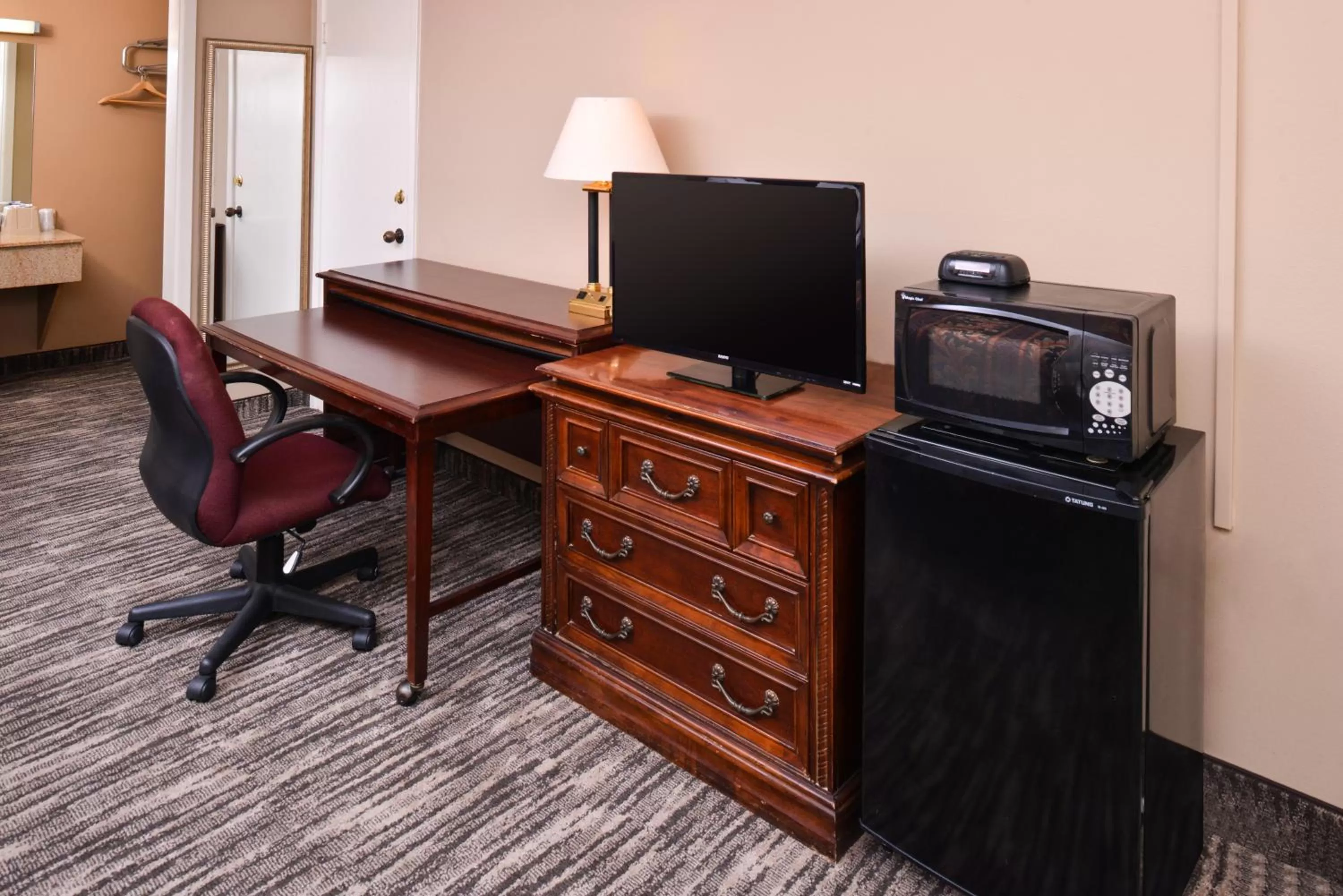 TV and multimedia in Ranch House Motel