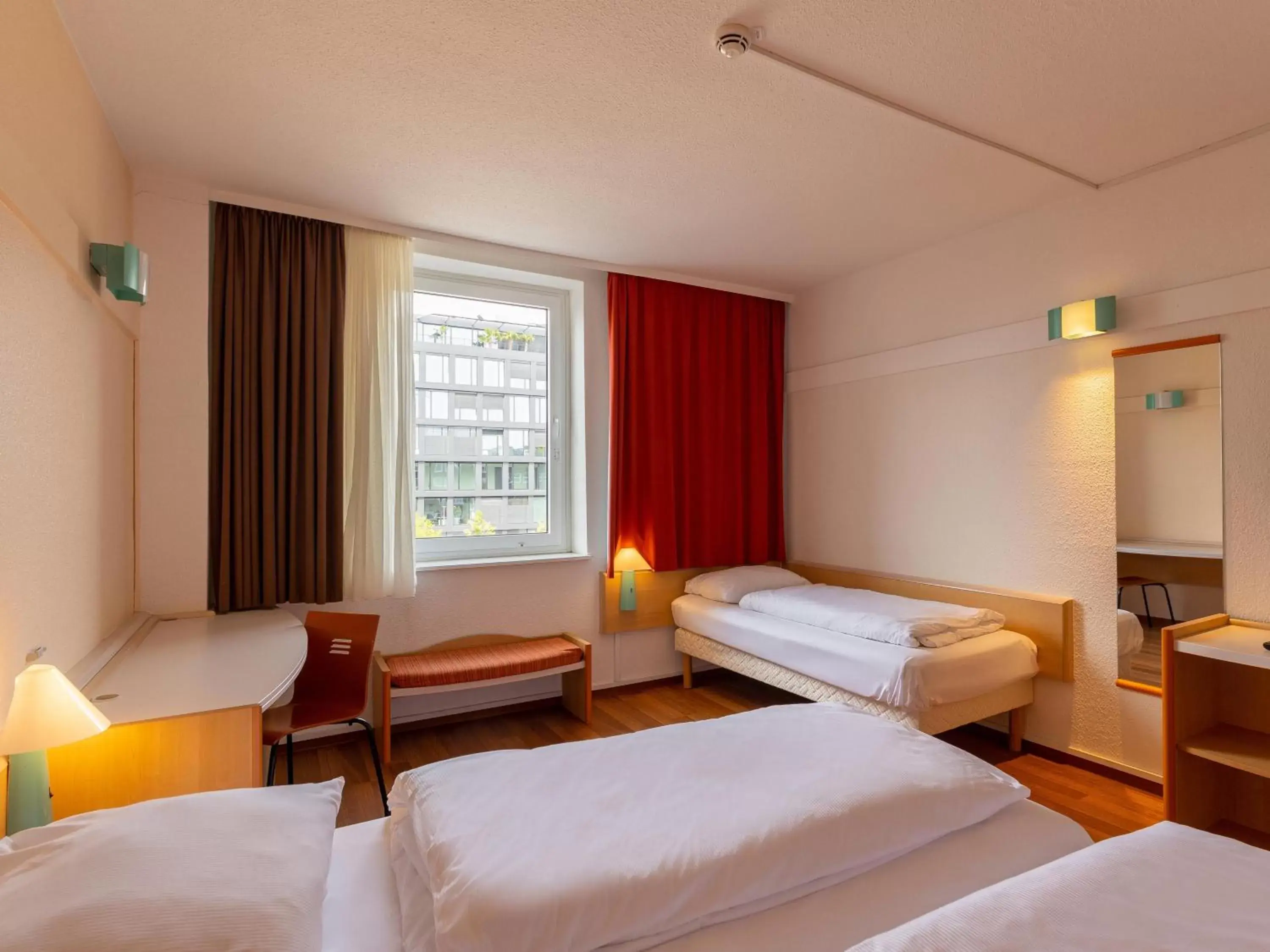 Photo of the whole room, Bed in B&B Hotel Duisburg Hbf-Nord