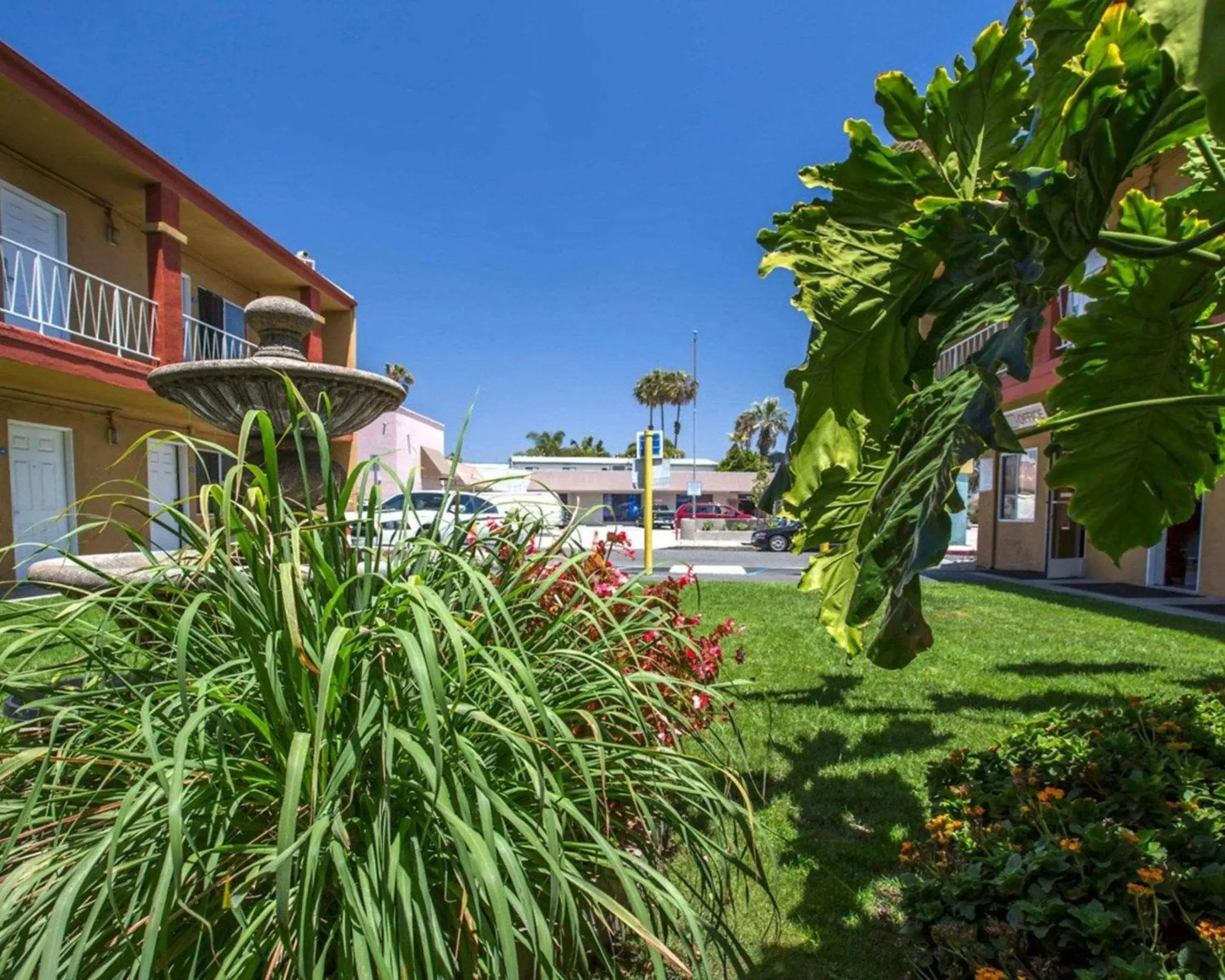 Property building in Rodeway Inn near Venice Beach Property building in Rodeway Inn near Venice Beach