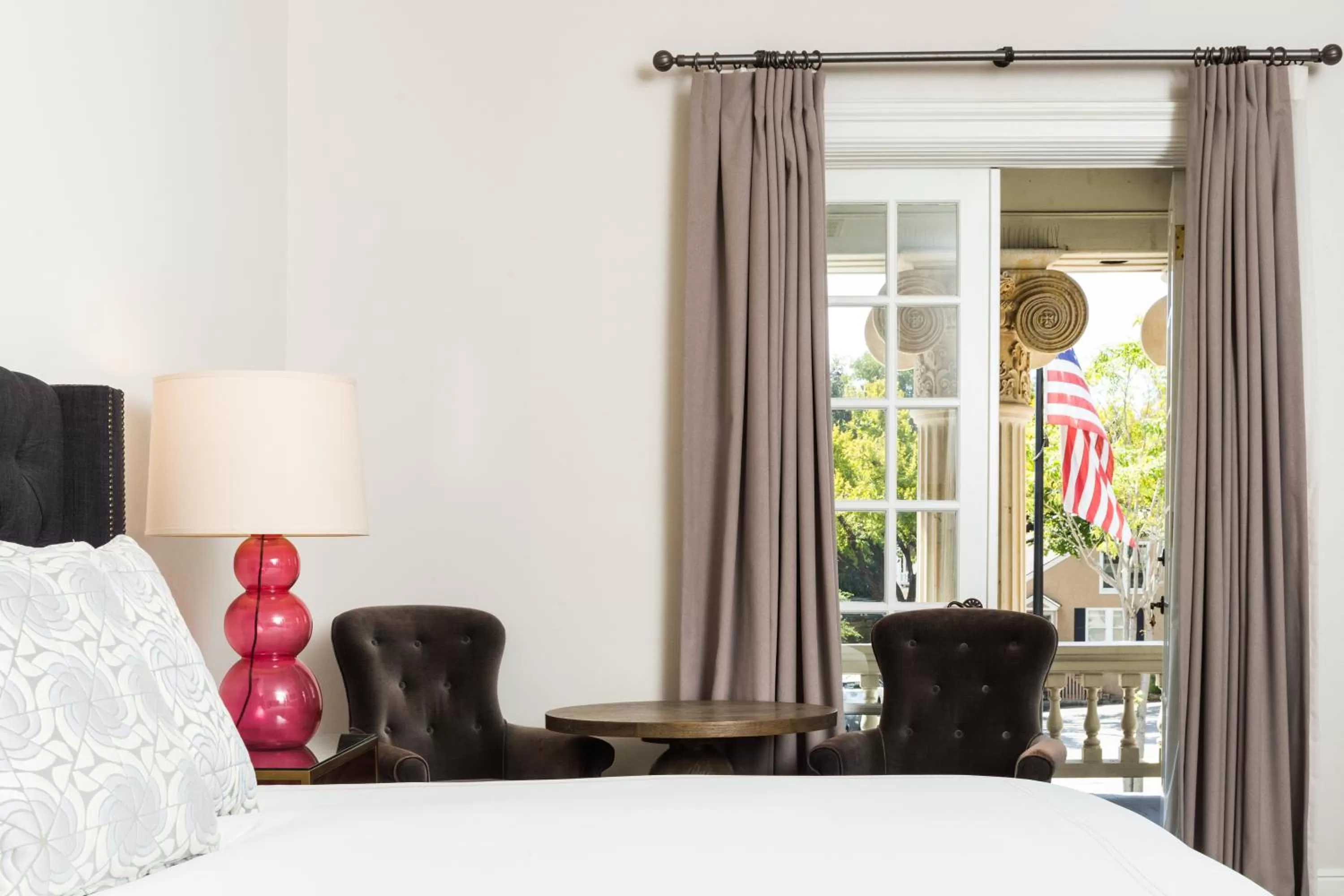 Seating area, Bed in Hotel Ella