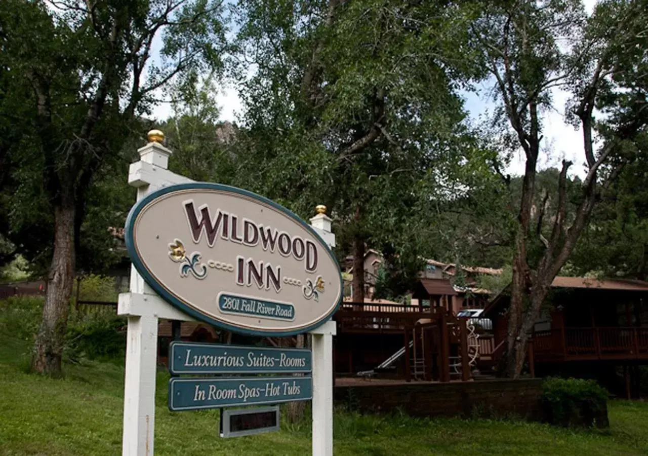 Property Logo/Sign in Wildwood Inn