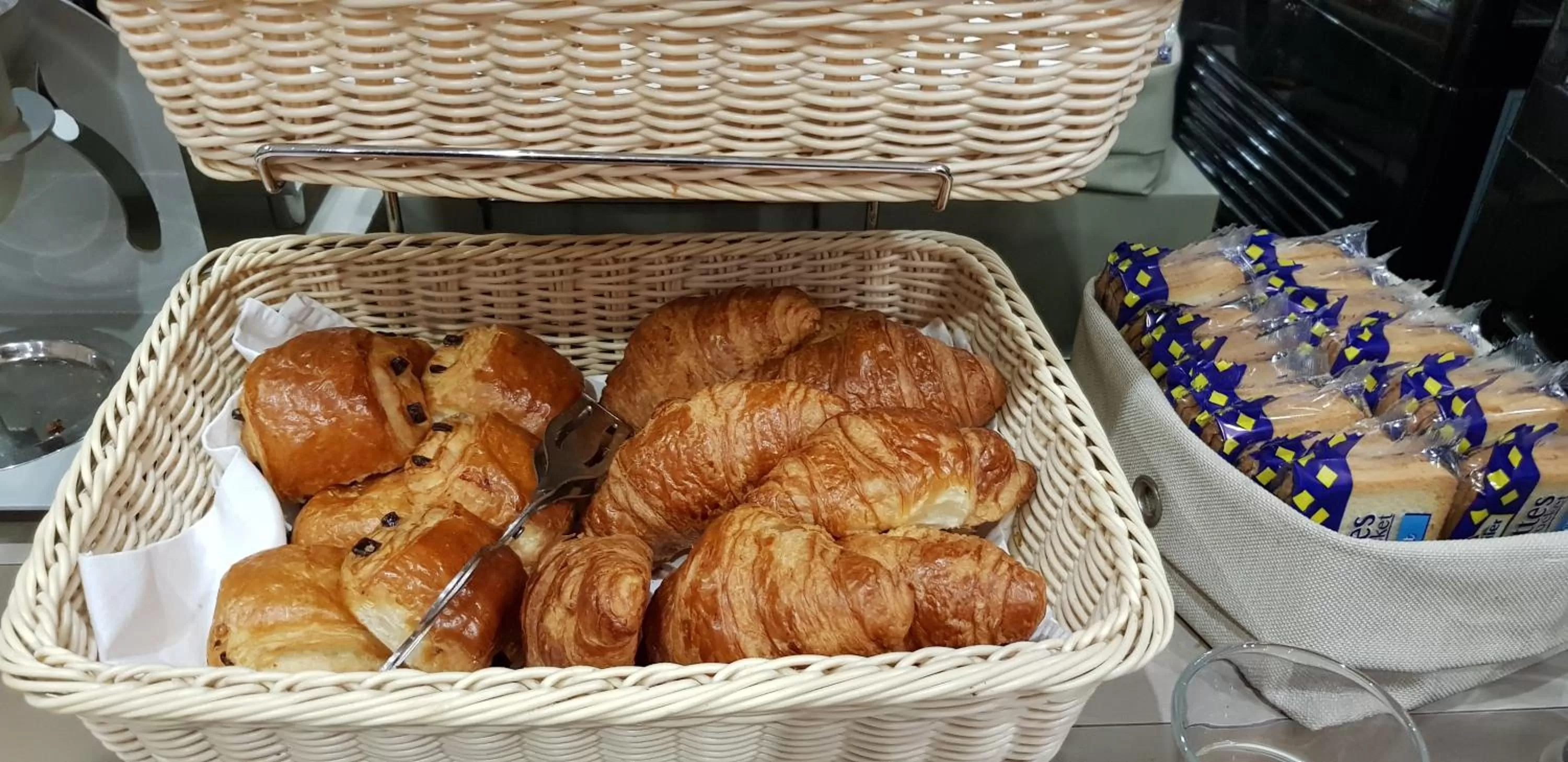 Breakfast in Hotel De La Cite Rougemont