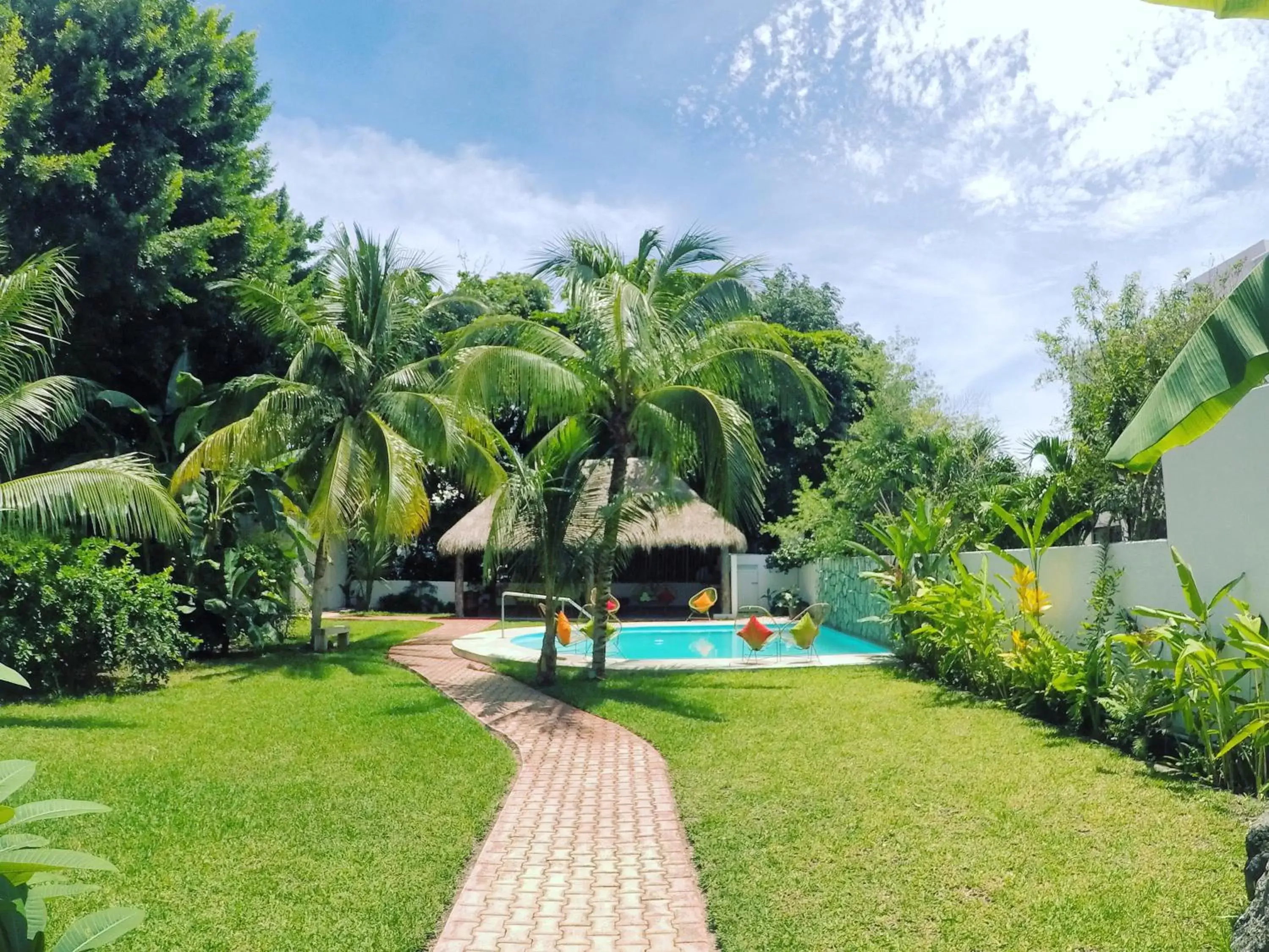 Garden view, Swimming Pool in Albatros Suites by Bedsfriends