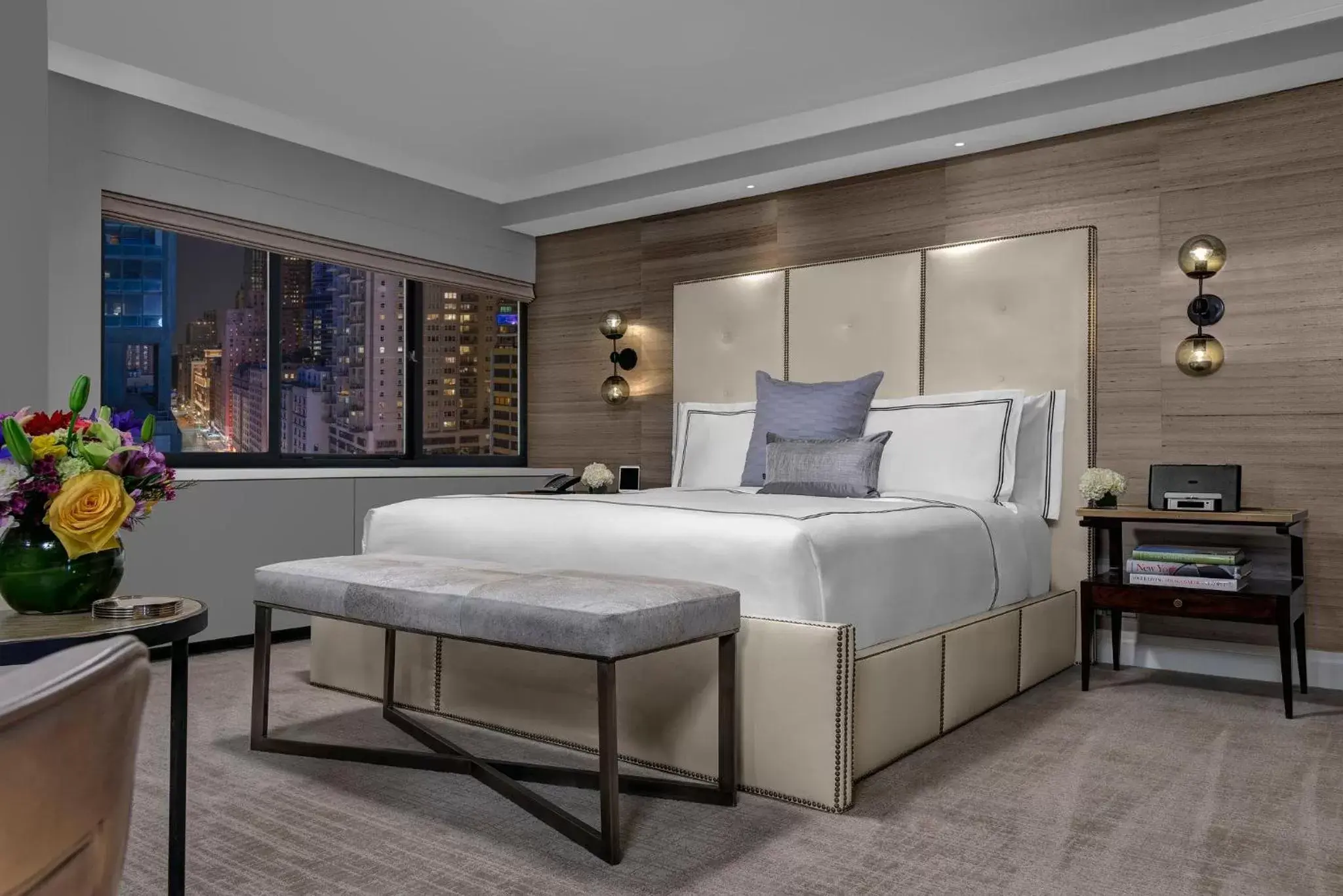 Photo of the whole room, Bed in The Manhattan at Times Square