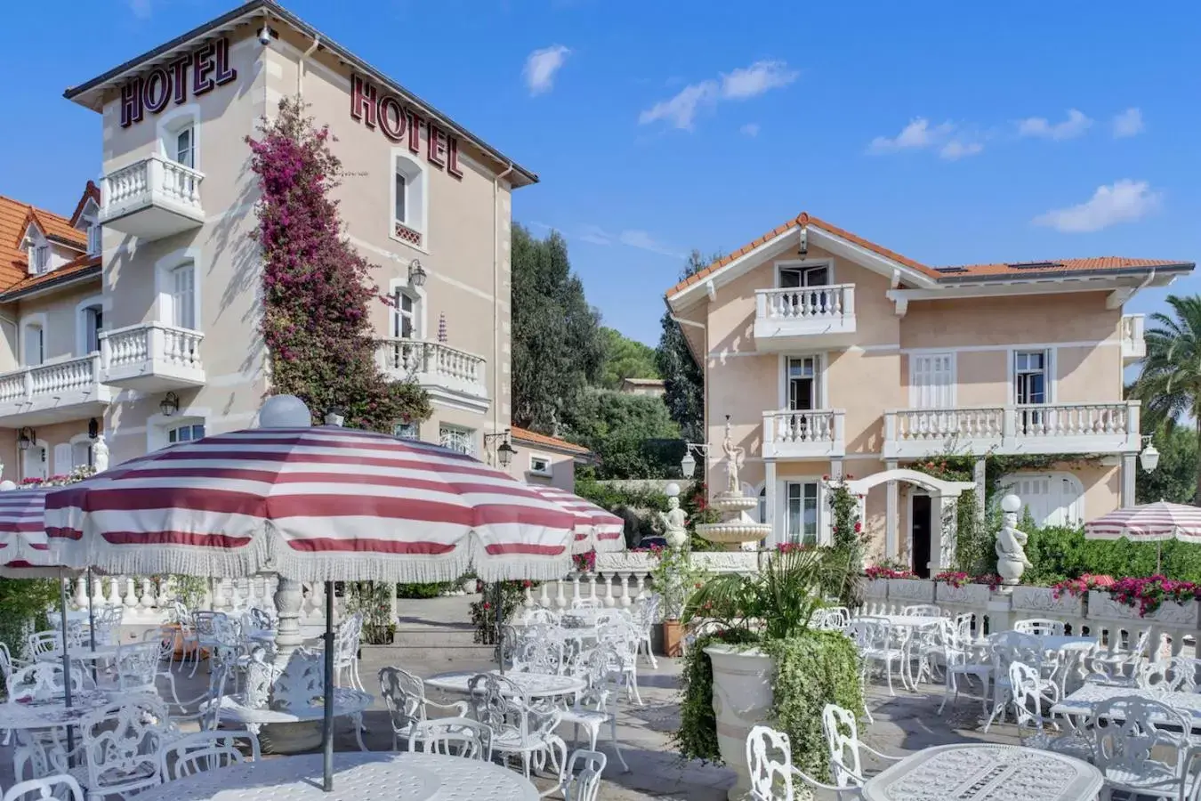 Property Building in Le Château de Mei Lese