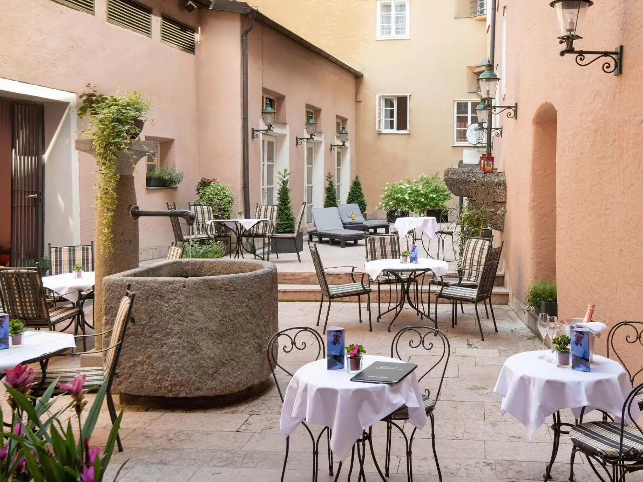 Patio, Restaurant/Places to Eat in Radisson Blu Hotel Altstadt