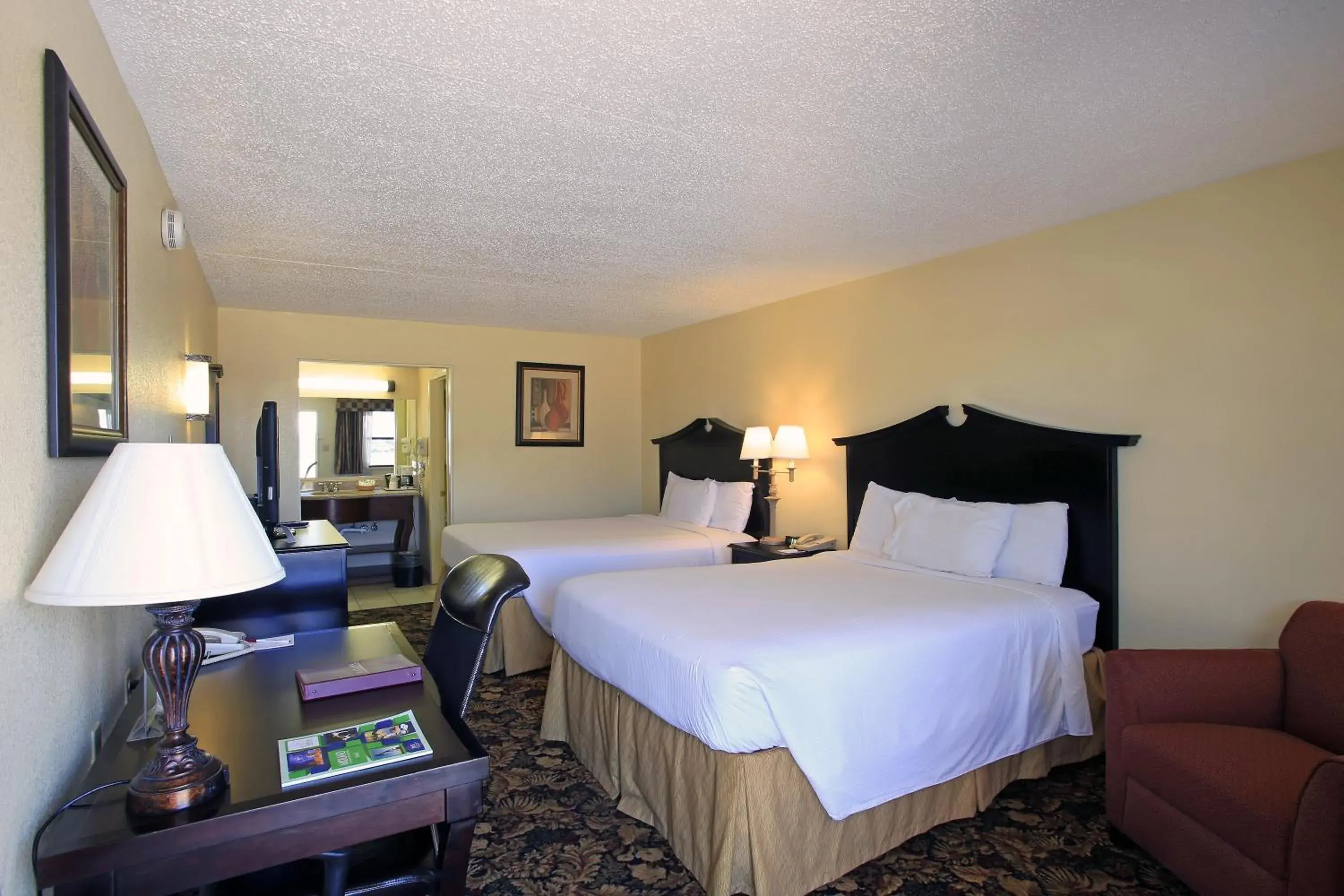 Bedroom, Bed in Plaza Inn Midland