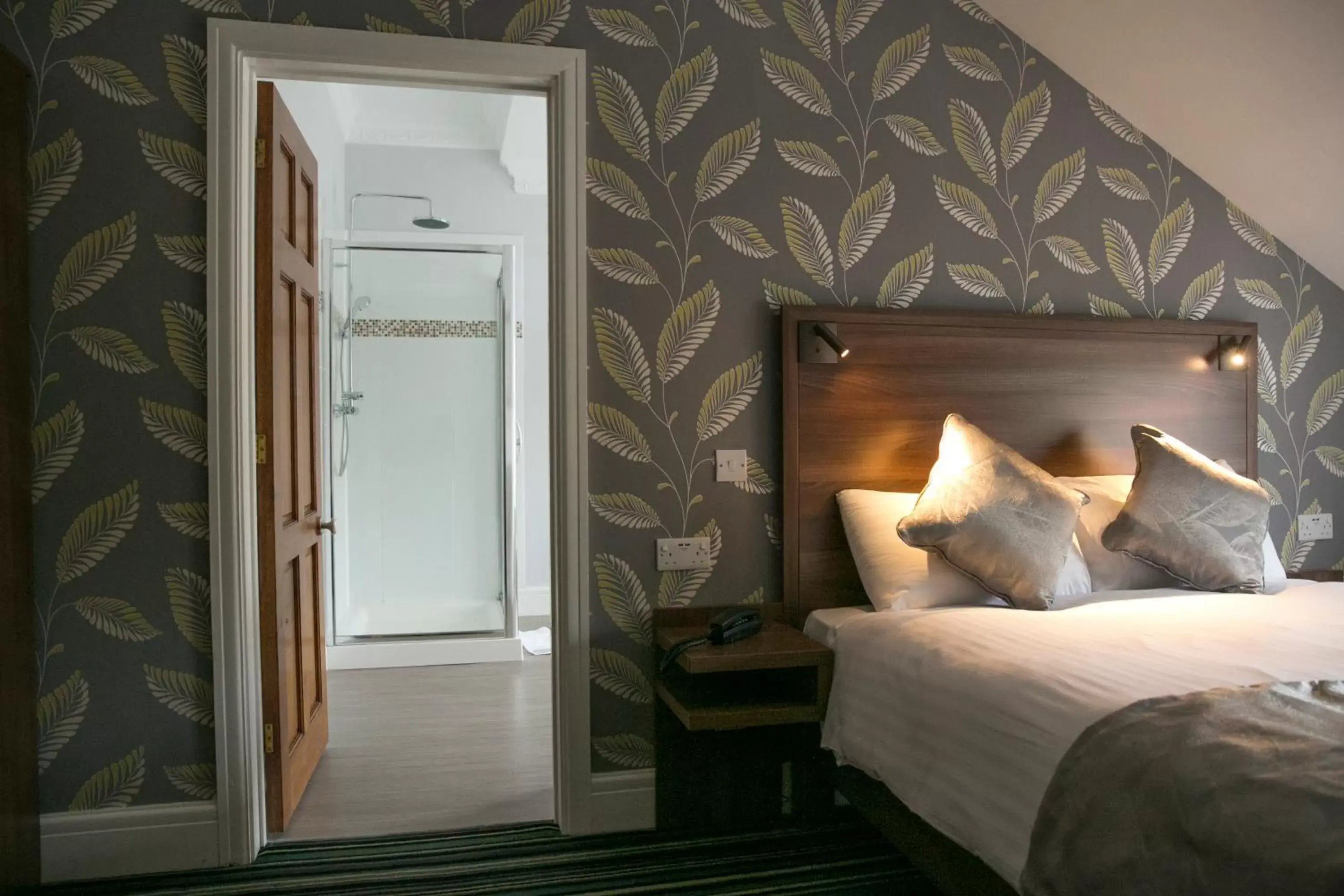 Bedroom, Bed in Manor Parc Hotel