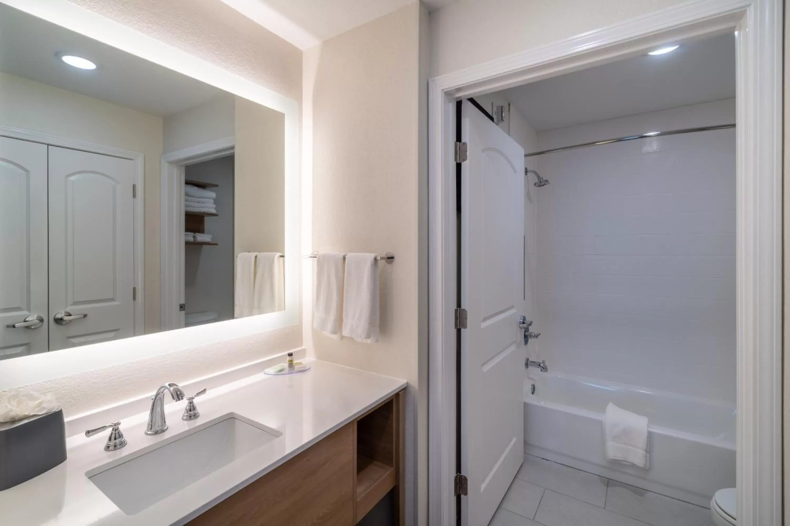 Bathroom in Staybridge Suites - Flowood - NW Jackson, an IHG Hotel