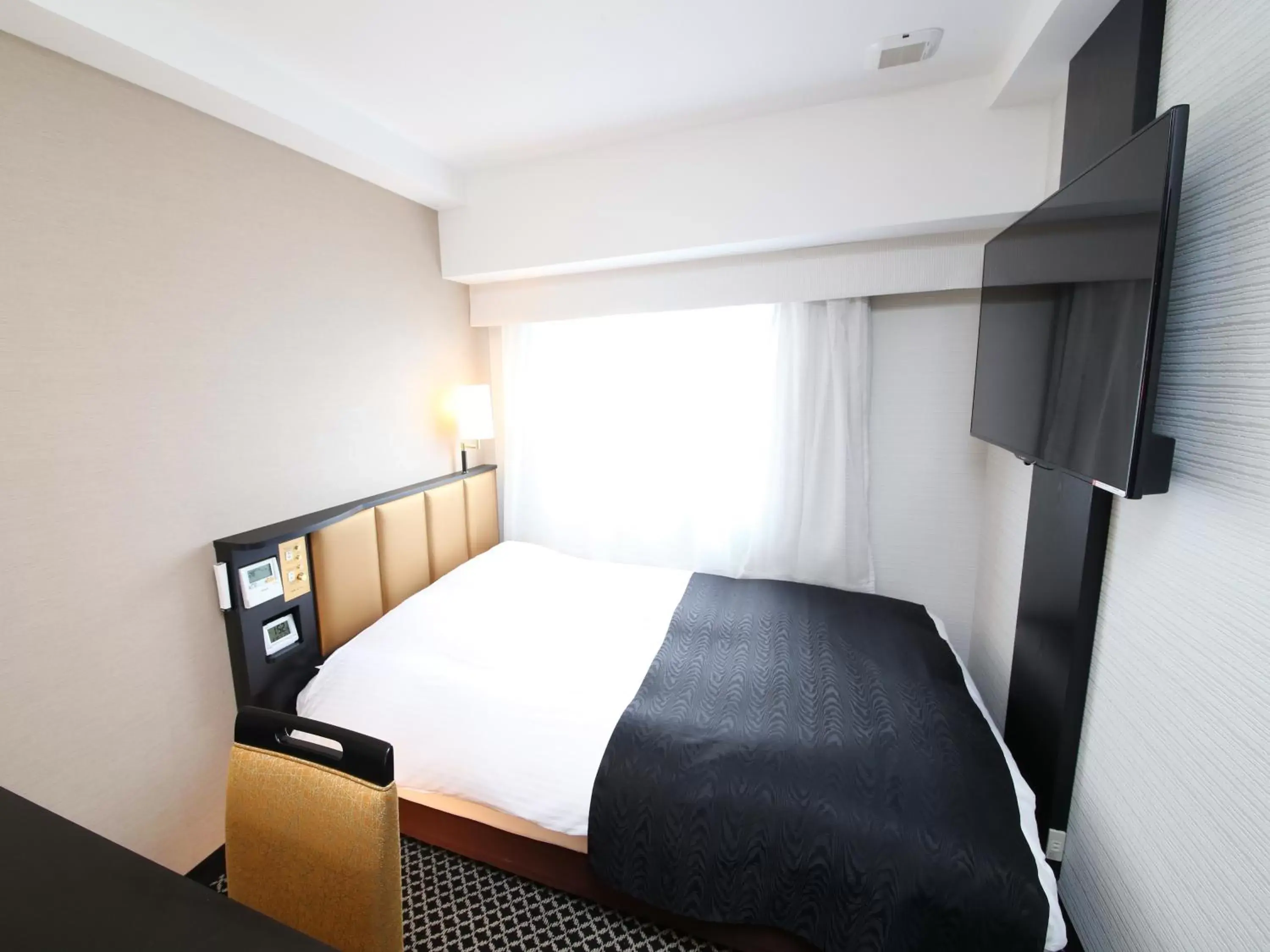 Photo of the whole room, Bed in APA Hotel Sugamo Ekimae