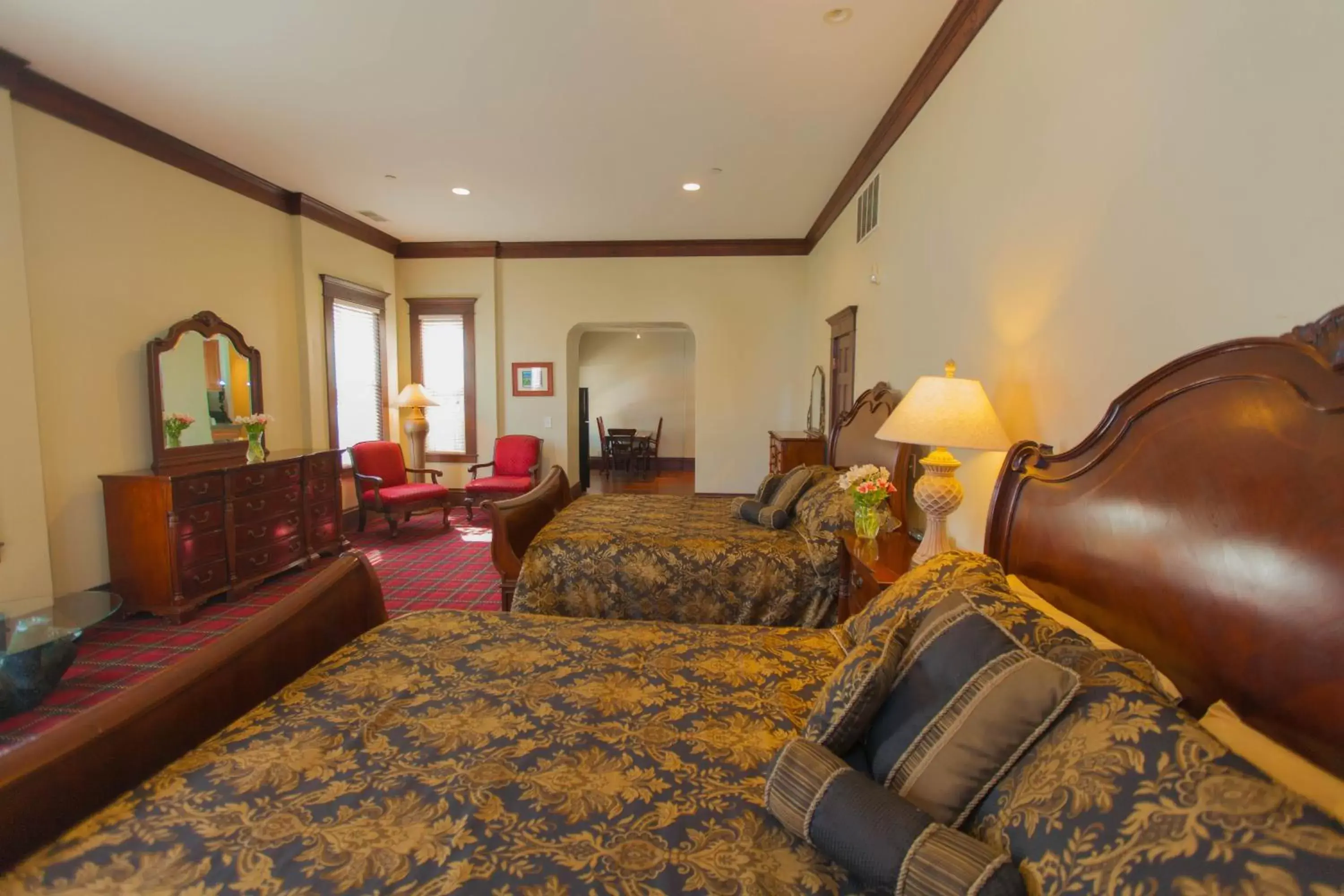 Bedroom in Santa Paula Inn