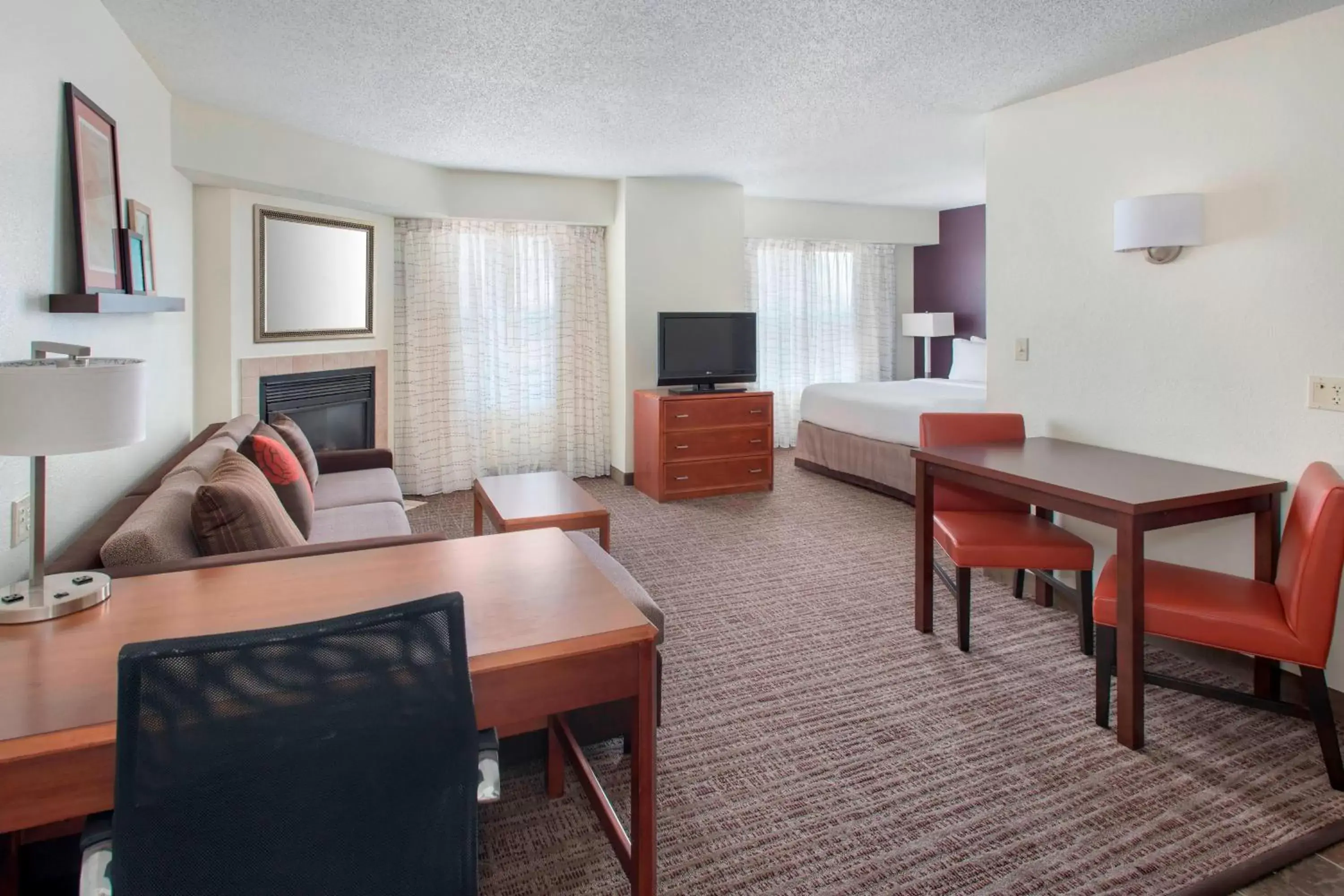 Photo of the whole room, Seating Area in Residence Inn Cranbury South Brunswick